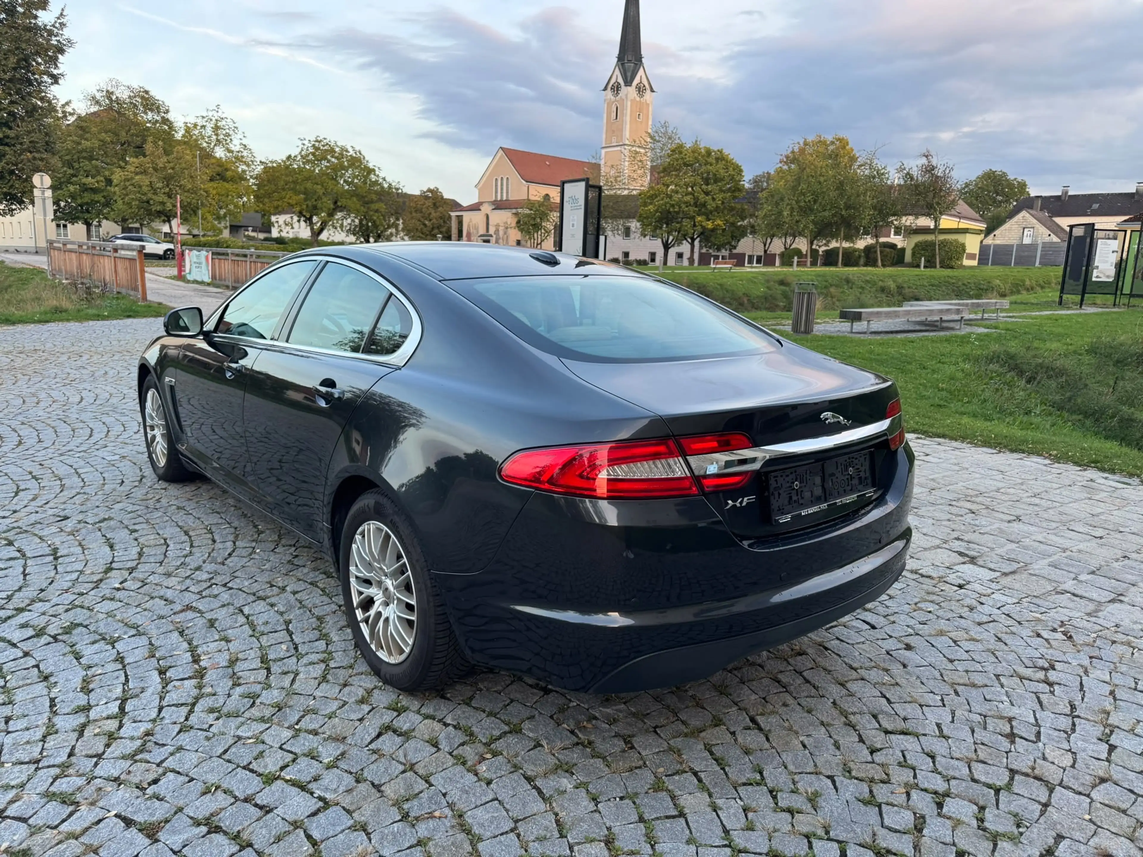 Jaguar XF 2.2 Diesel — photo 6