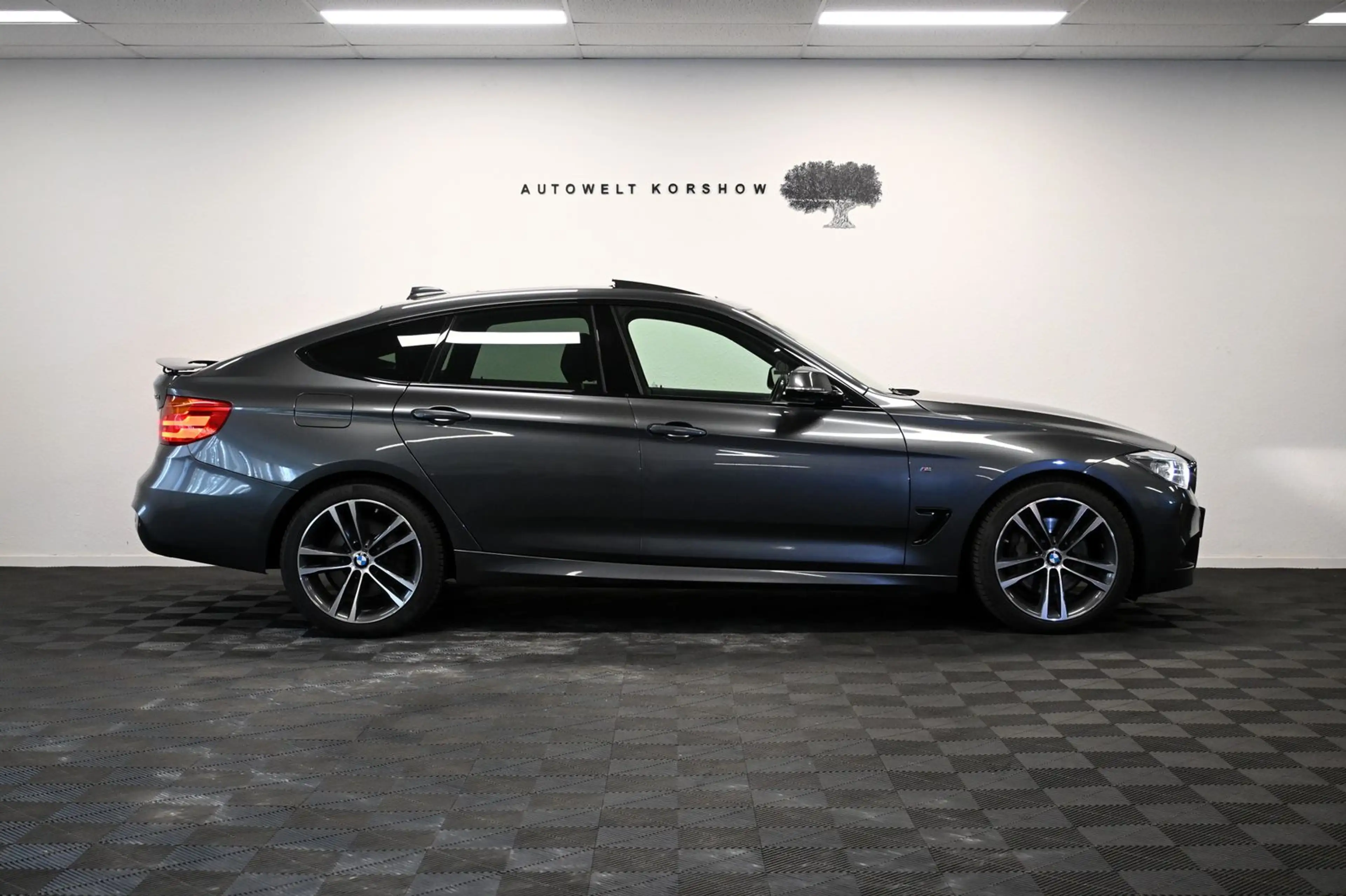 BMW 335 d xDrive M Sport*HUD*PANO*XENON — photo 5