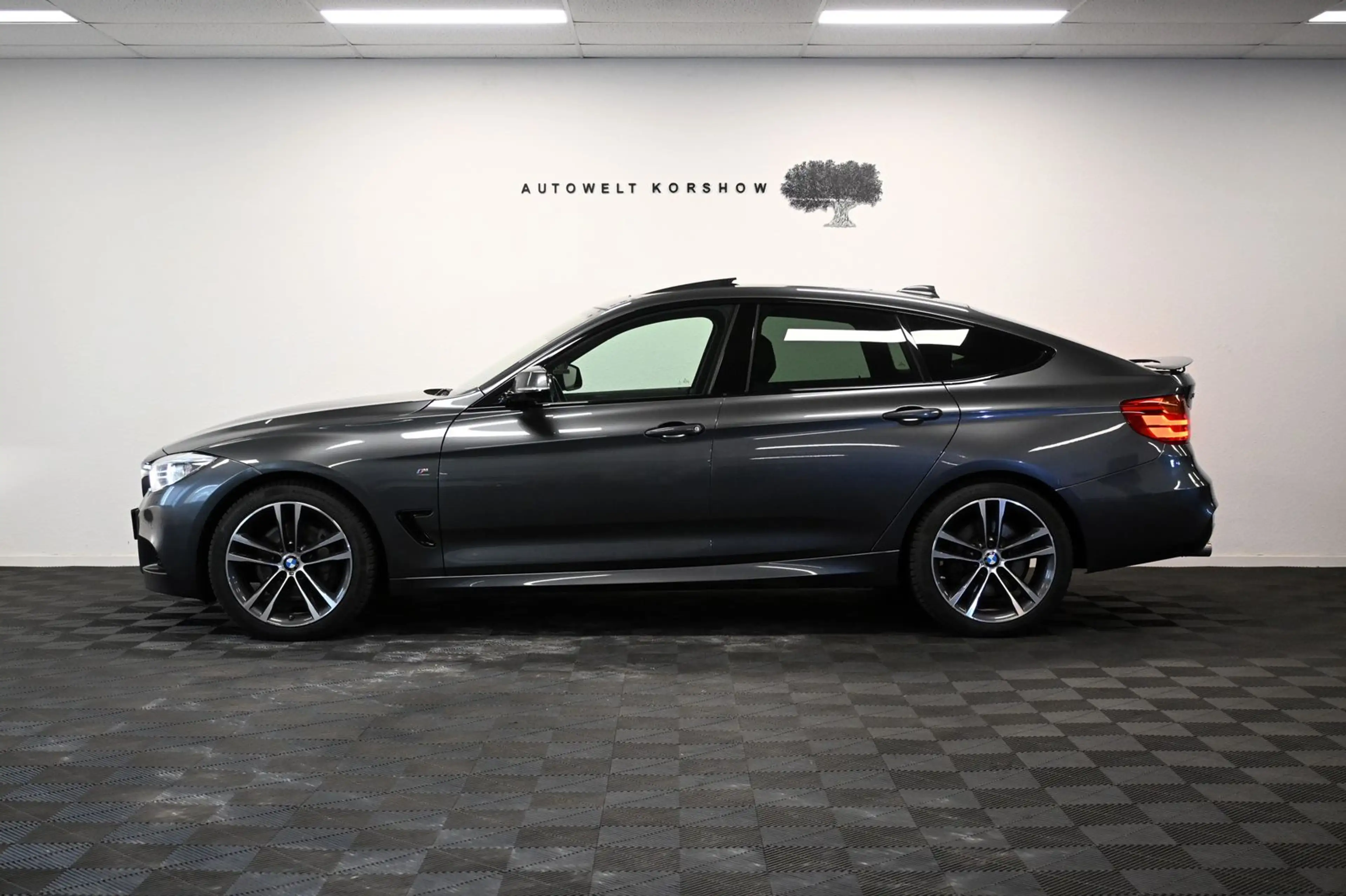 BMW 335 d xDrive M Sport*HUD*PANO*XENON — photo 7