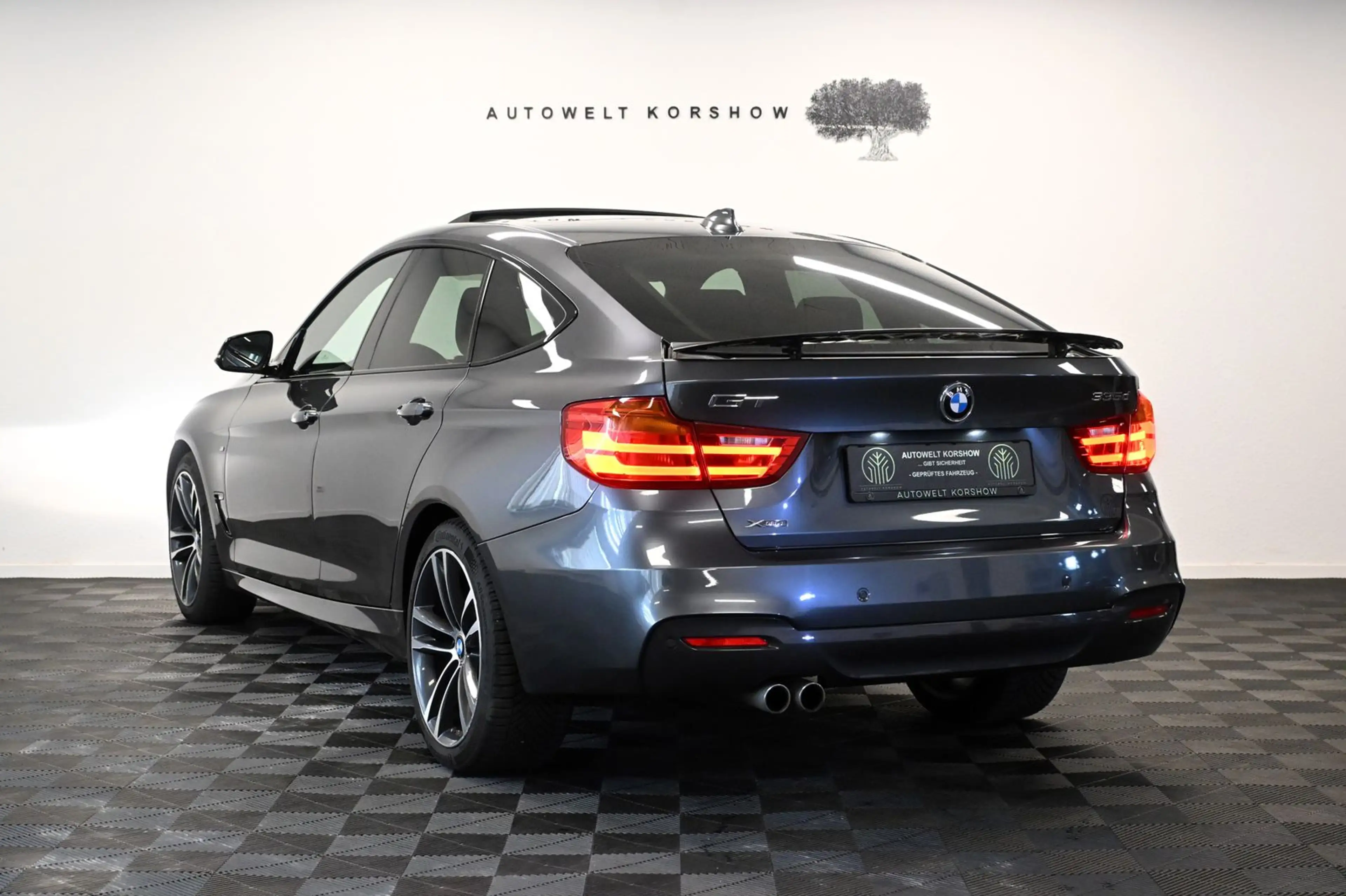 BMW 335 d xDrive M Sport*HUD*PANO*XENON — photo 10