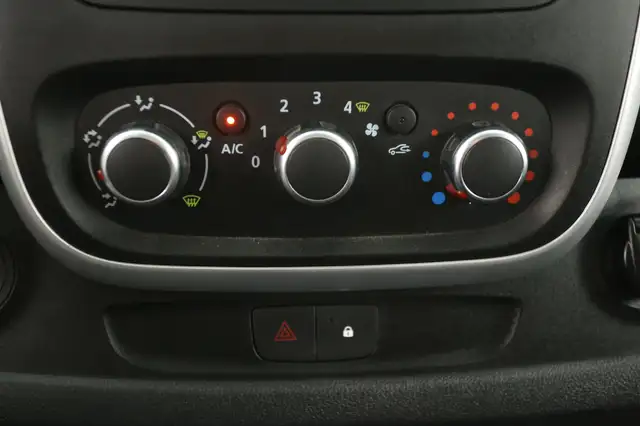 Renault Trafic view 15