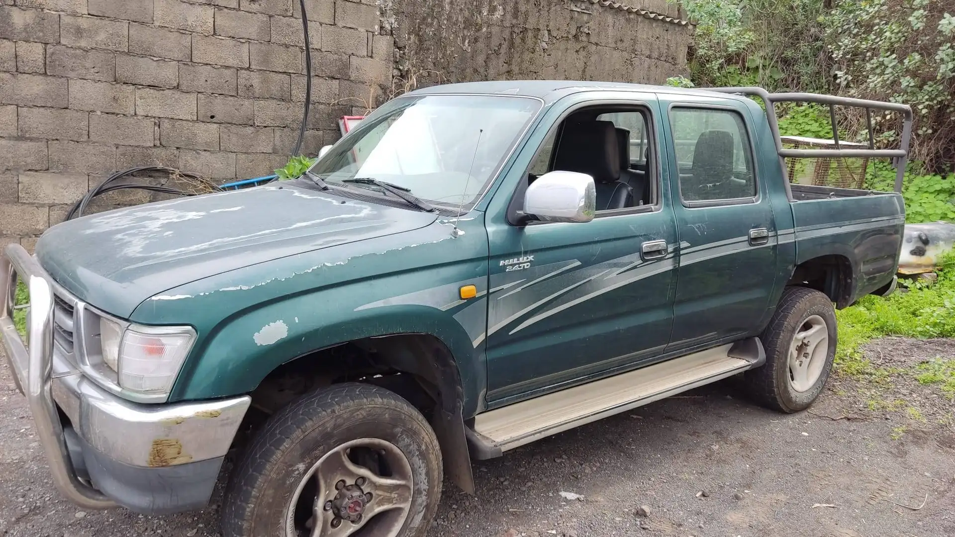 Toyota Hilux Hilux 2.4 D 4x4 Doble Cabina Verde - 1