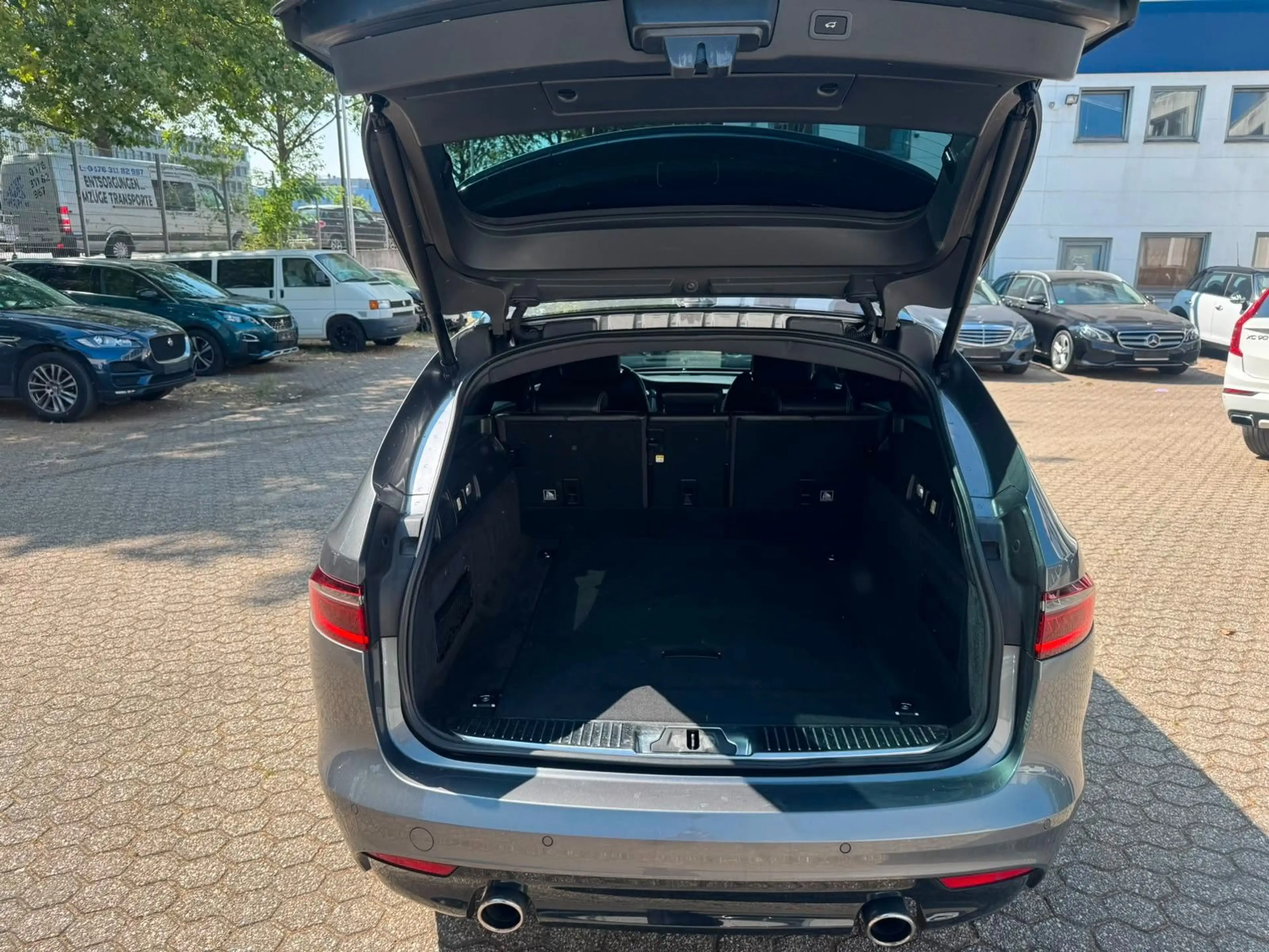 Jaguar XF 30d Sportbrake S — photo 5