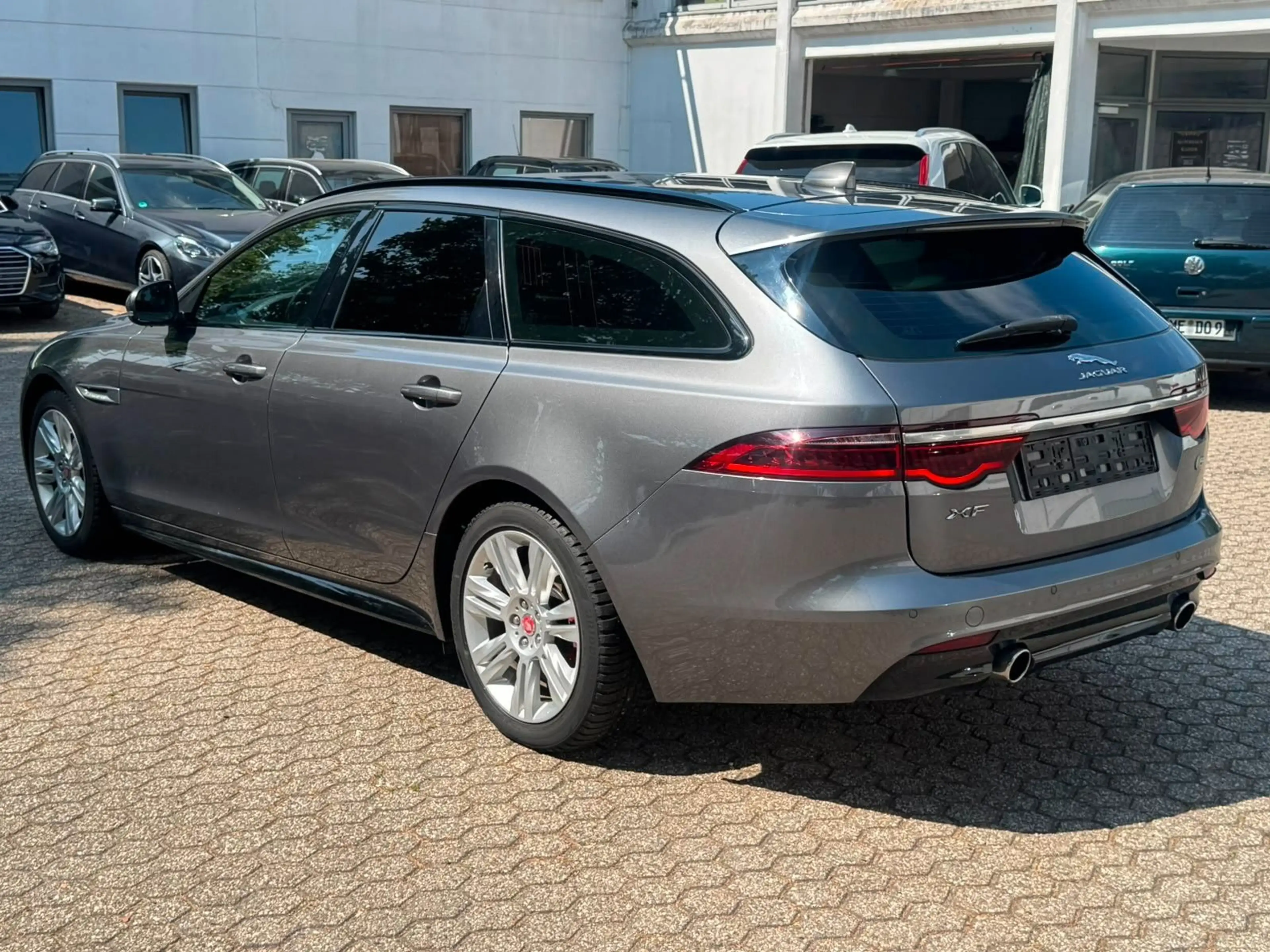 Jaguar XF 30d Sportbrake S — photo 3