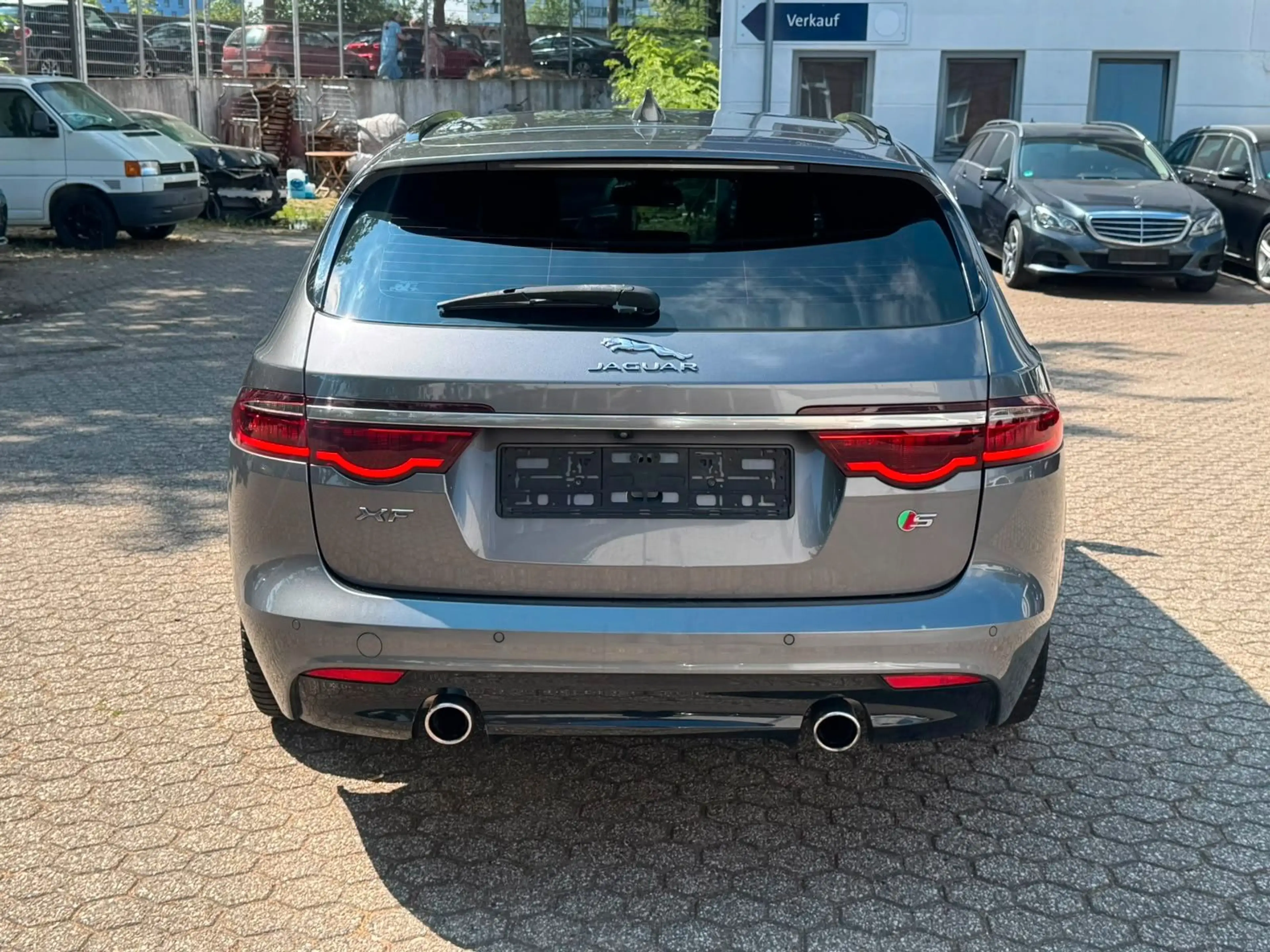 Jaguar XF 30d Sportbrake S — photo 4