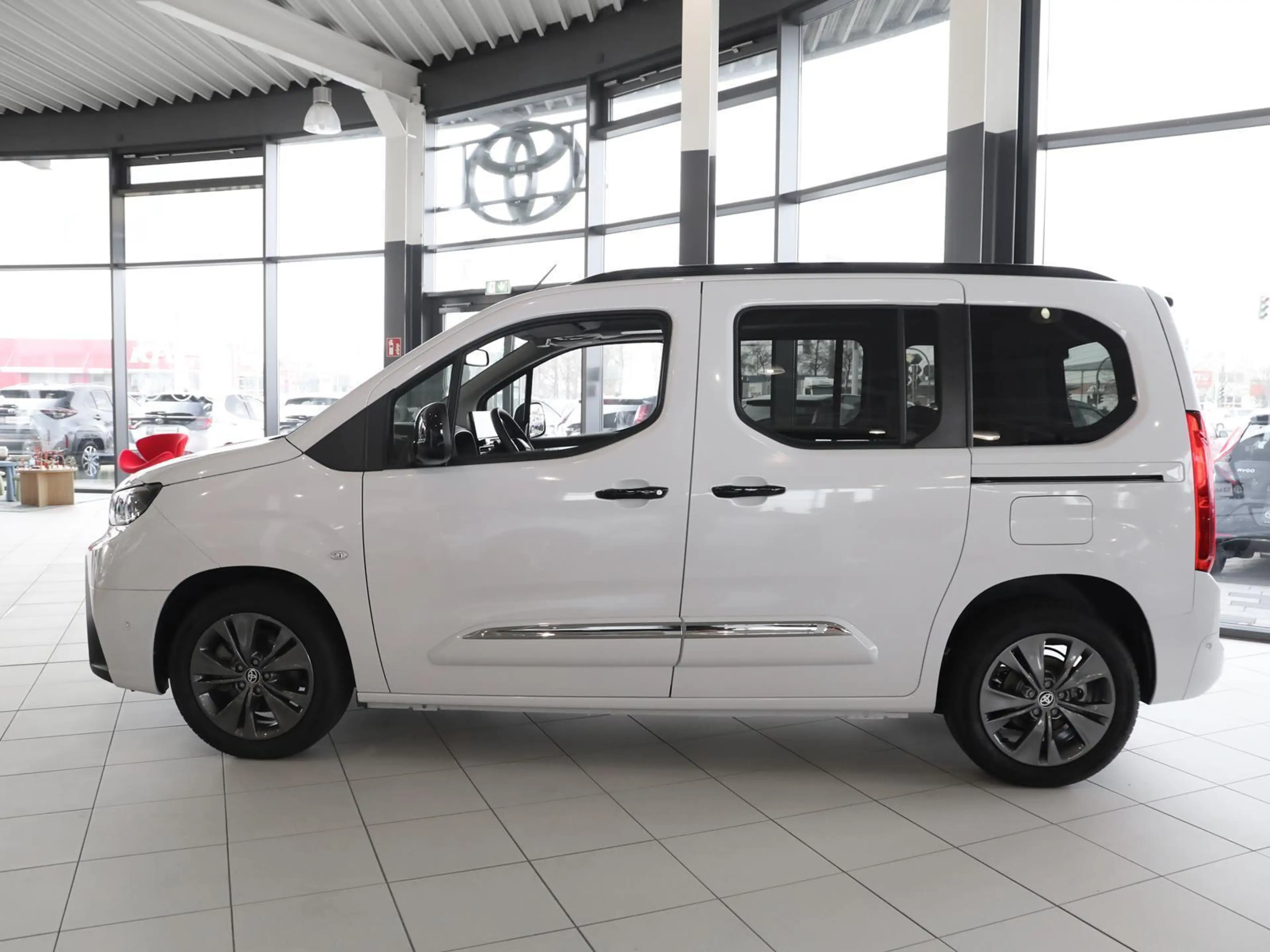 Toyota Proace City Verso Electric L1 Lounge NAVI SHZ BT — photo 3