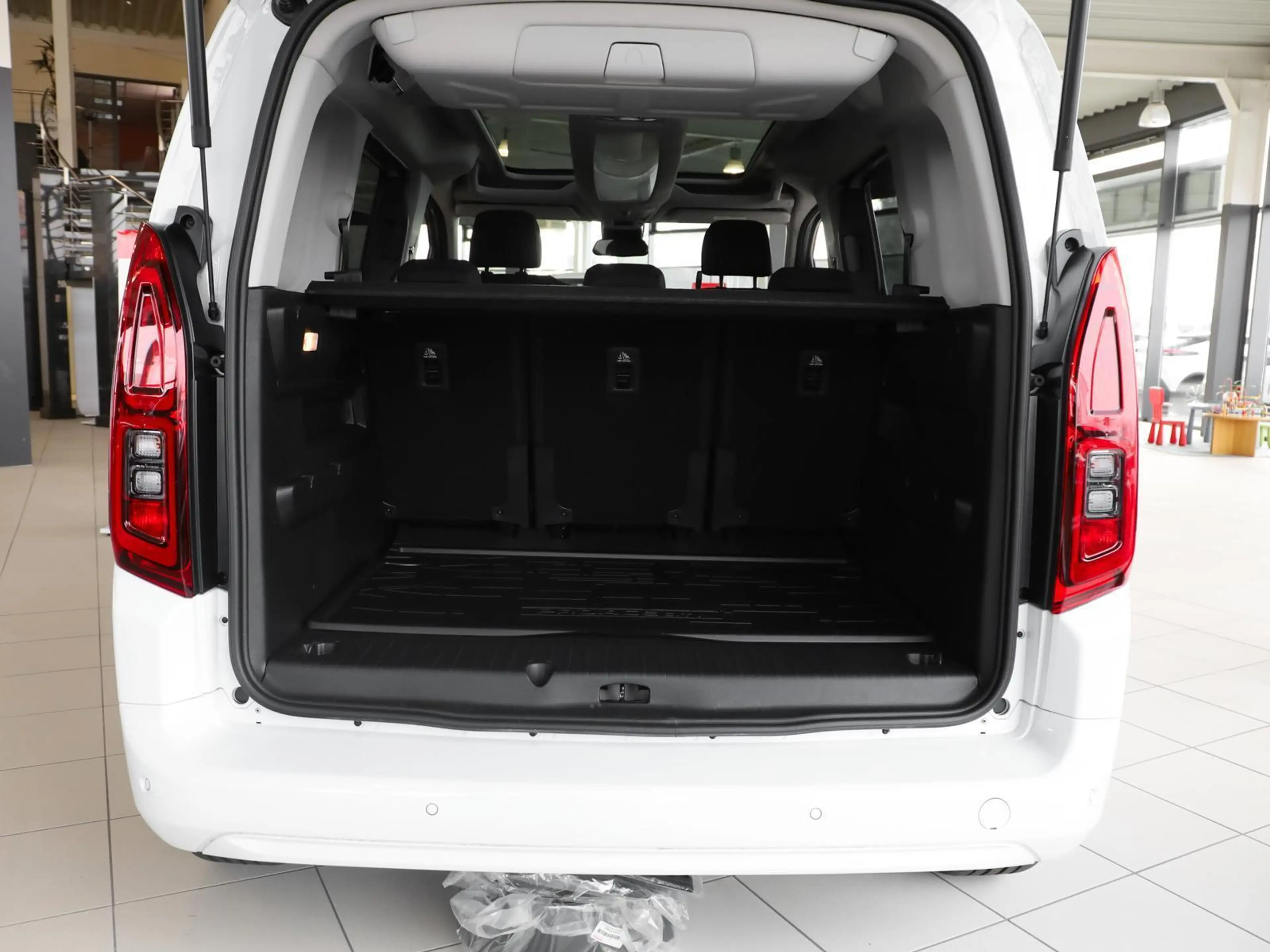 Toyota Proace City Verso Electric L1 Lounge NAVI SHZ BT — photo 11
