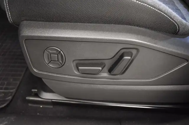 Audi Q5 view 13