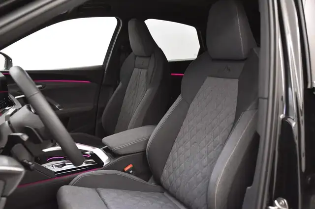 Audi Q5 view 12