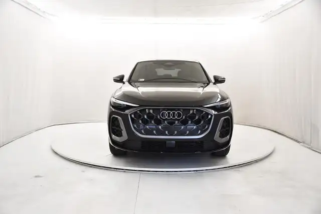 Audi Q5 view 5