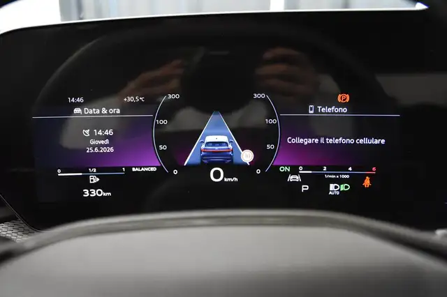 Audi Q5 view 8