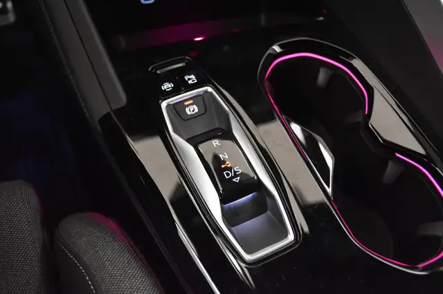 Audi Q5 view 11