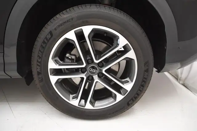 Audi Q5 view 6