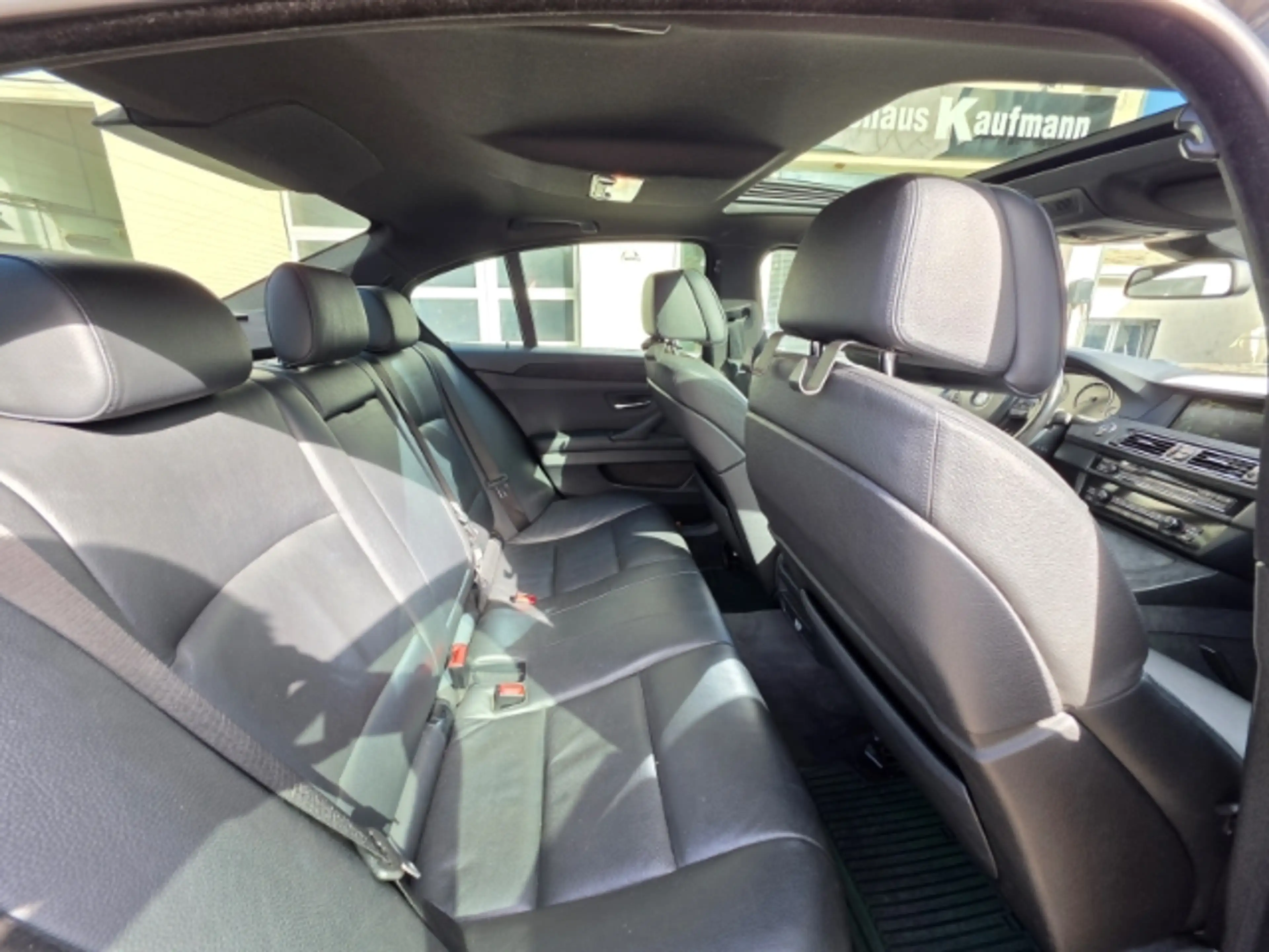 BMW 535 i xDrive — photo 9