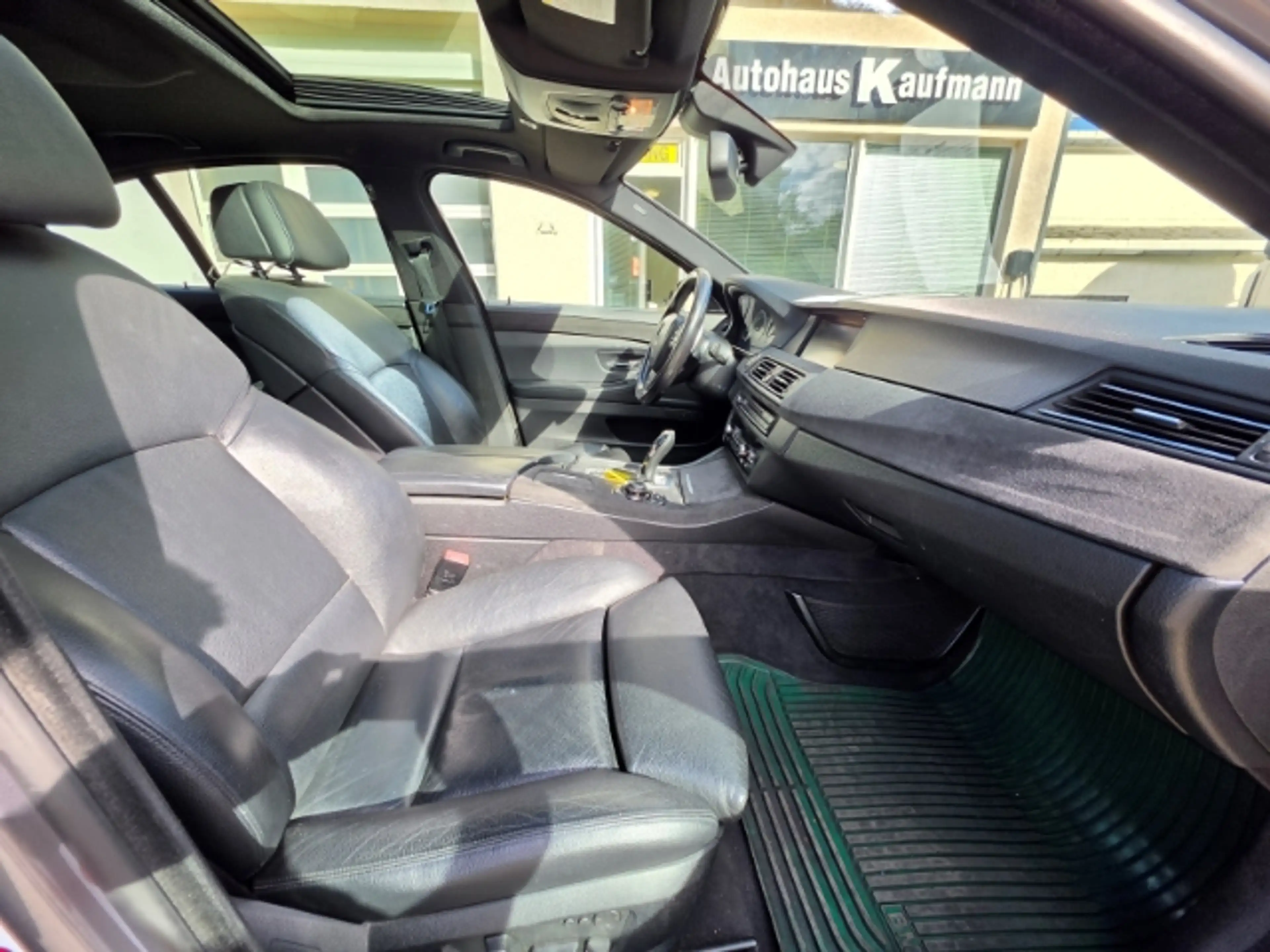 BMW 535 i xDrive — photo 10