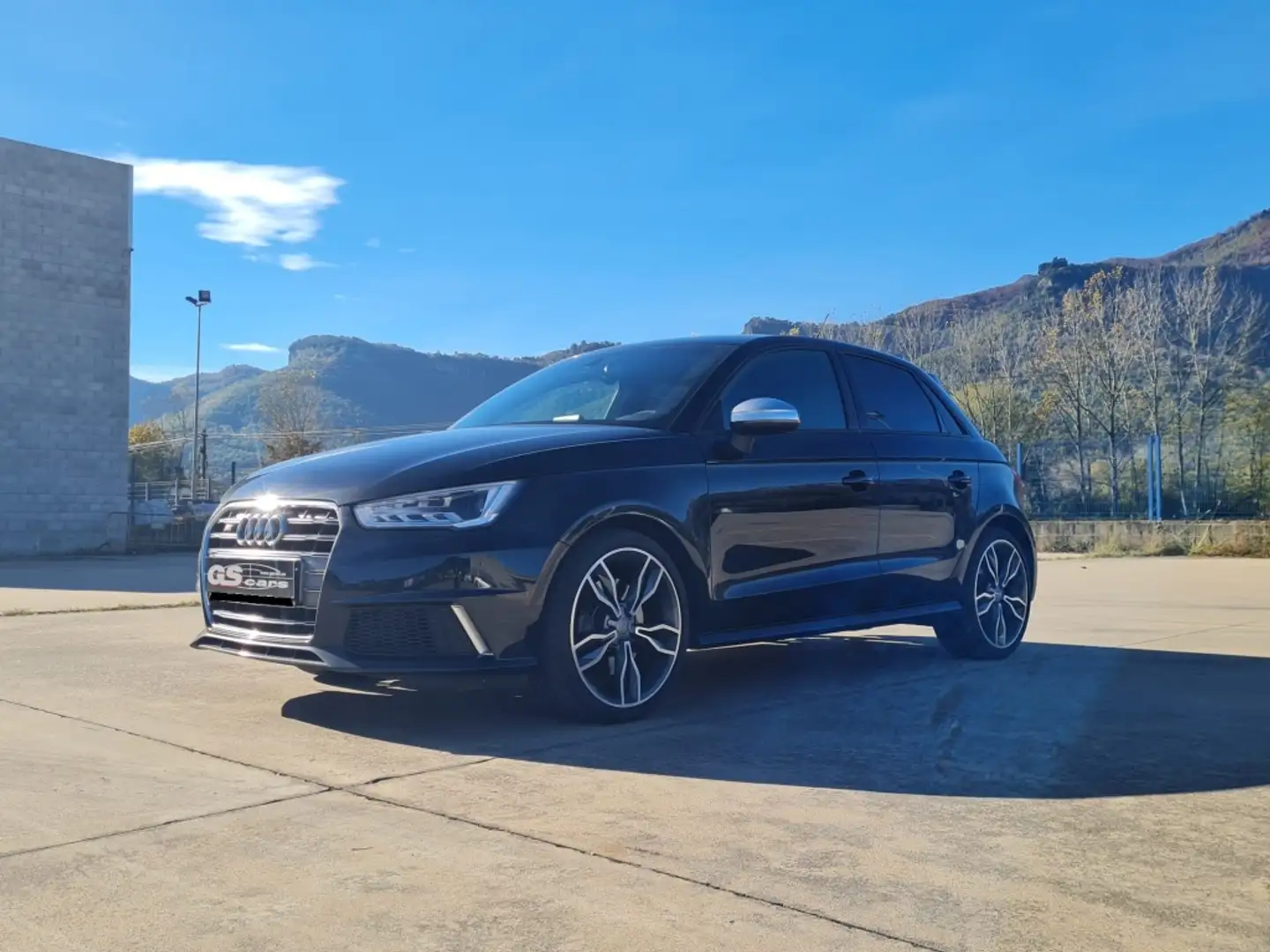 Audi S1 Sportback 2.0 TFSI Schwarz - 1