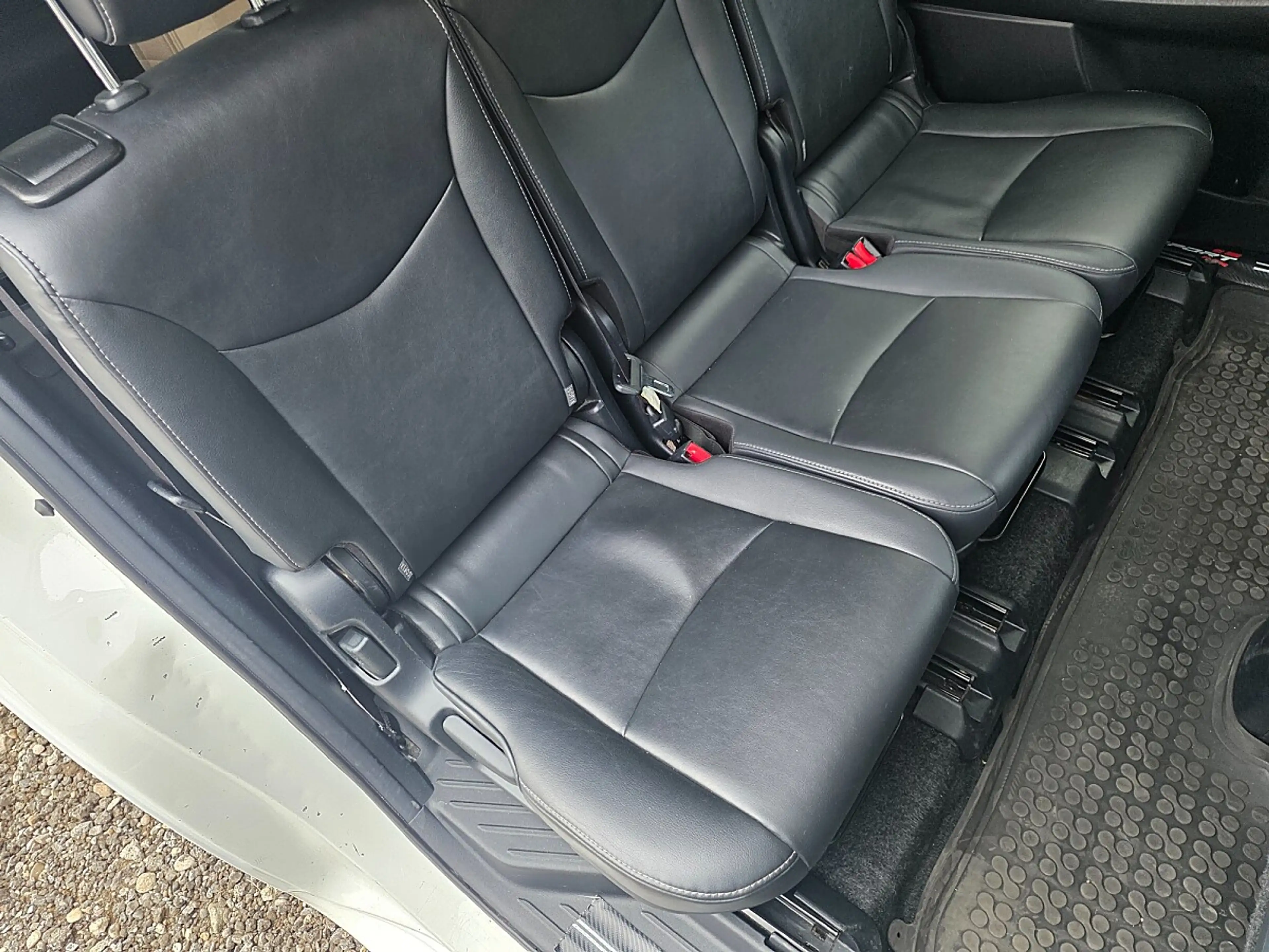 Toyota Prius + 1,8 VVT-i Hybrid Lounge 7 - Sitzes — photo 12