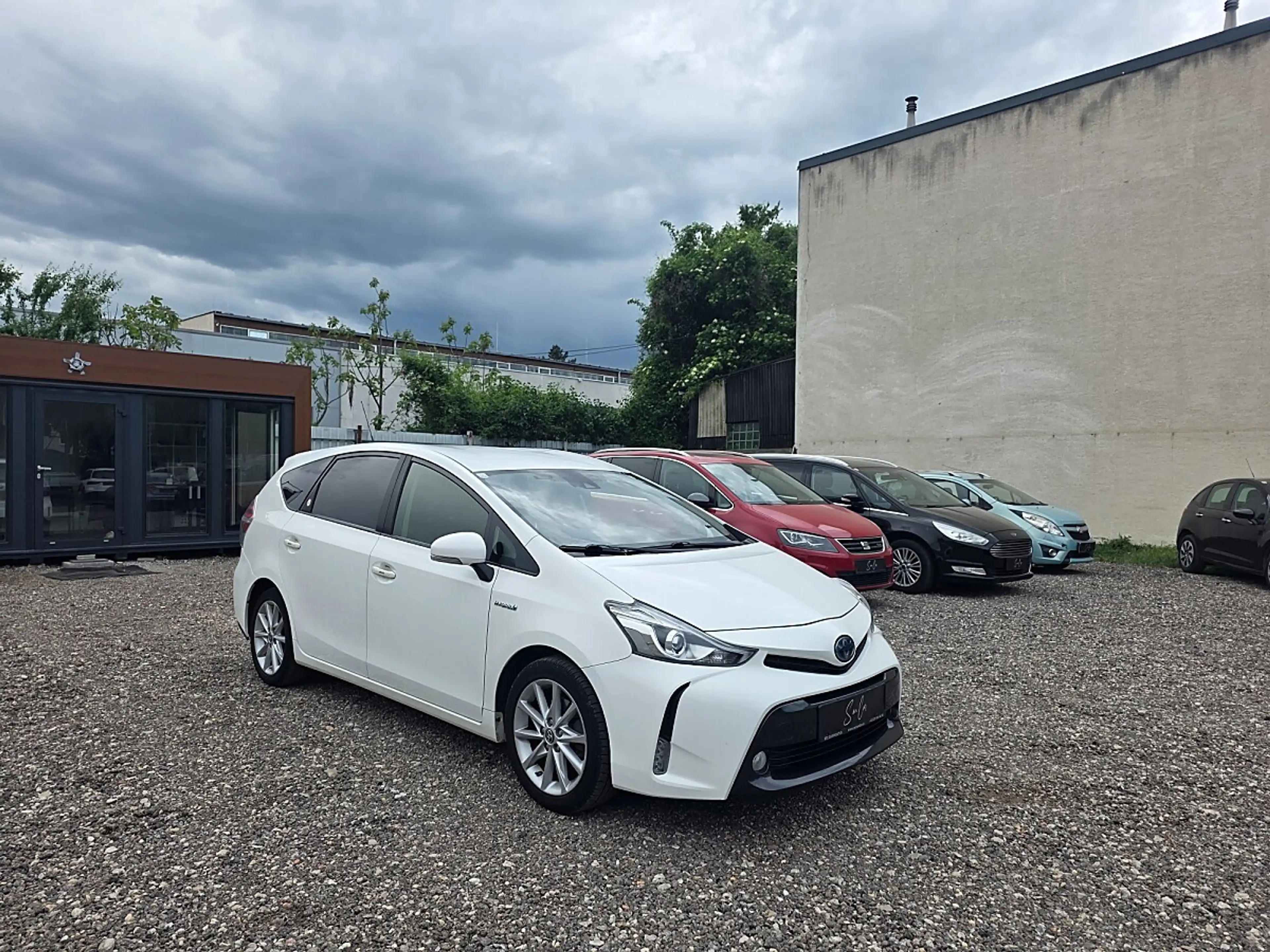 Toyota Prius + 1,8 VVT-i Hybrid Lounge 7 - Sitzes — photo 6