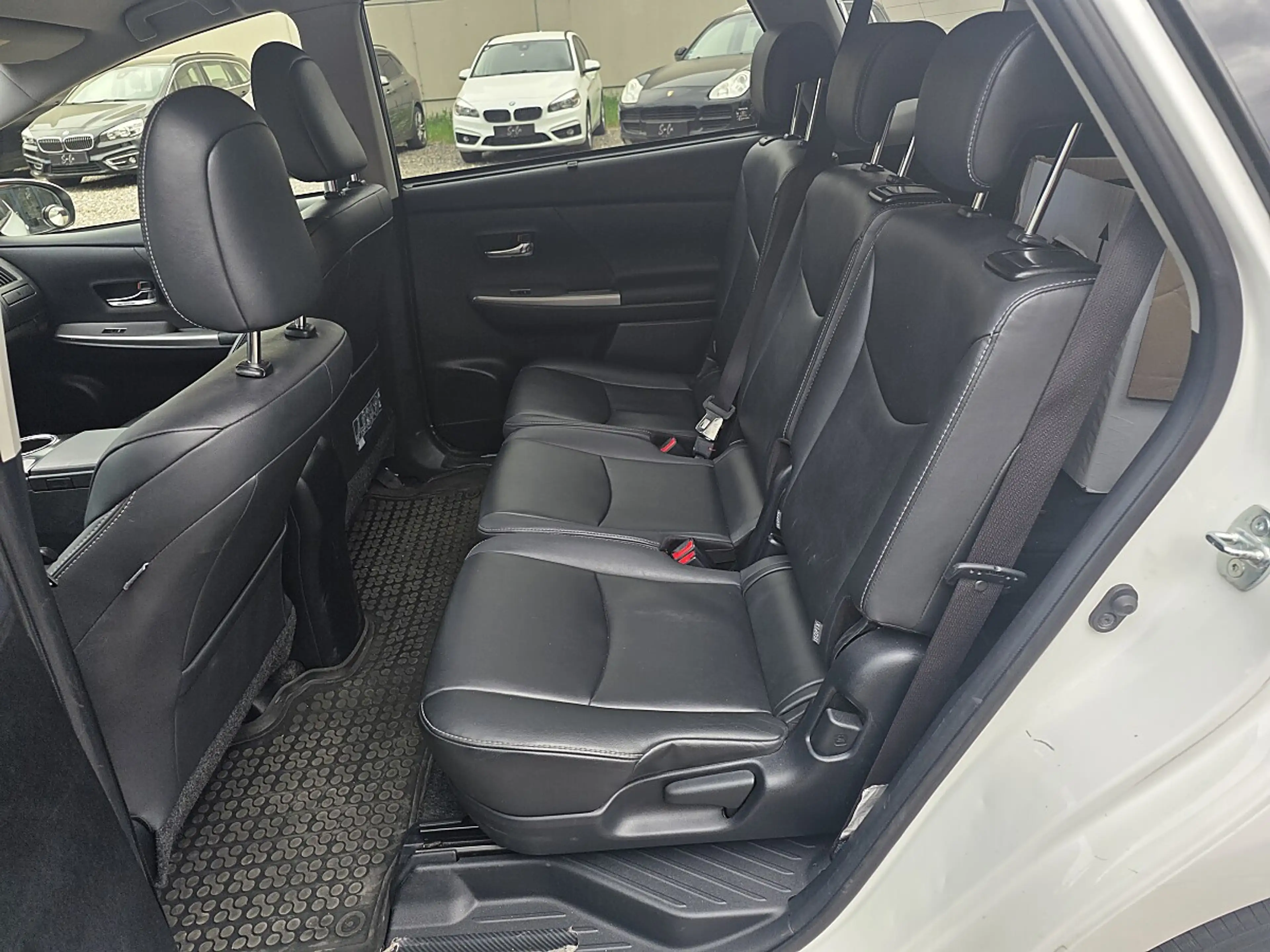 Toyota Prius + 1,8 VVT-i Hybrid Lounge 7 - Sitzes — photo 11