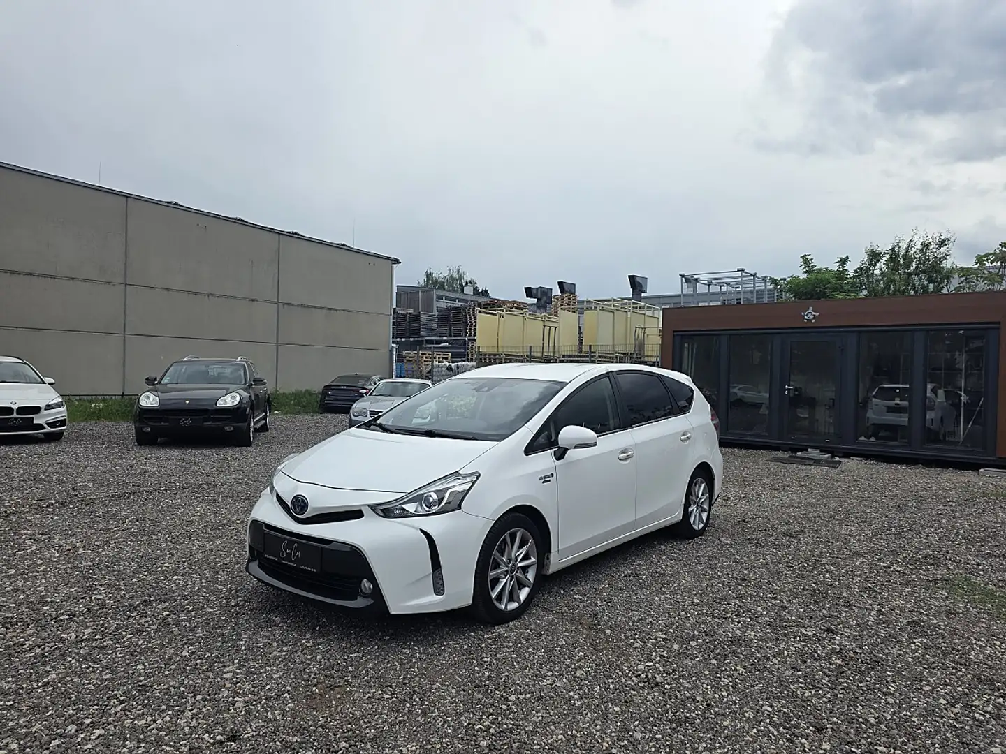 Toyota Prius + 1,8 VVT-i Hybrid Lounge 7 - Sitzes Weiß - 1