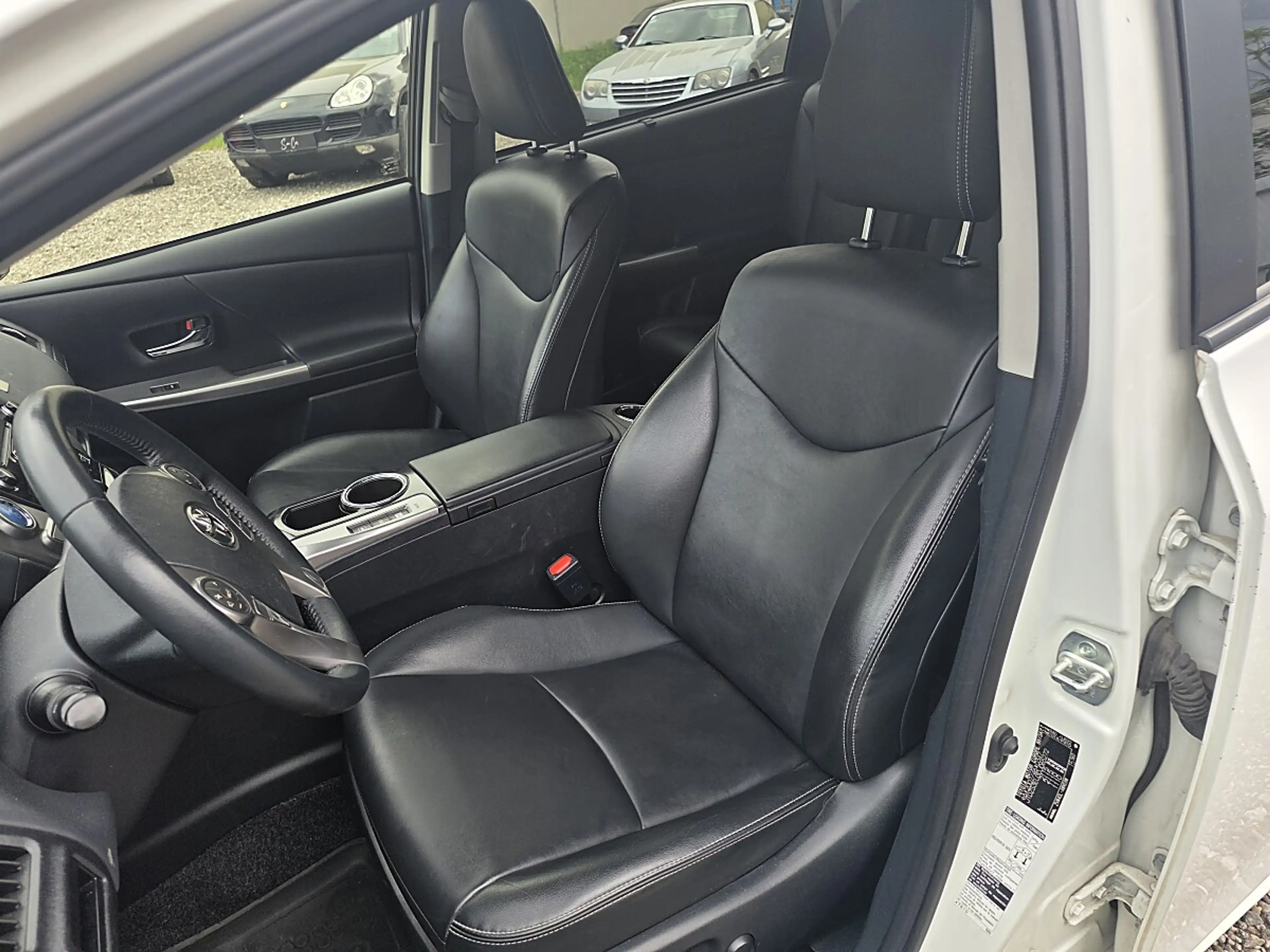 Toyota Prius + 1,8 VVT-i Hybrid Lounge 7 - Sitzes — photo 9