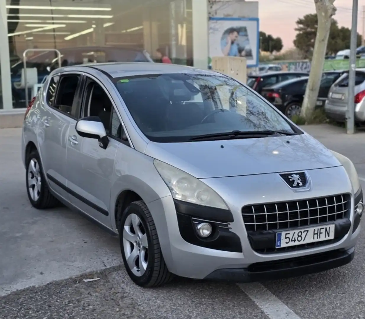 Peugeot 3008 1.6HDI FAP Active 110 Gris - 1