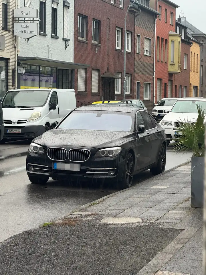 BMW 730