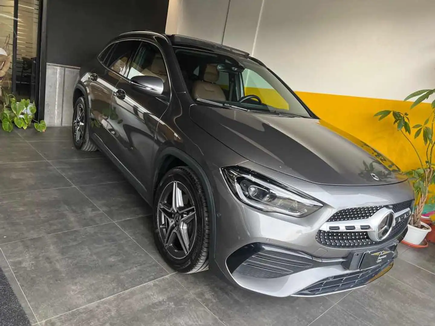 Mercedes-Benz GLA 180 d Auto Premium Tetto Ita UniPro KmCertif. Gris - 2