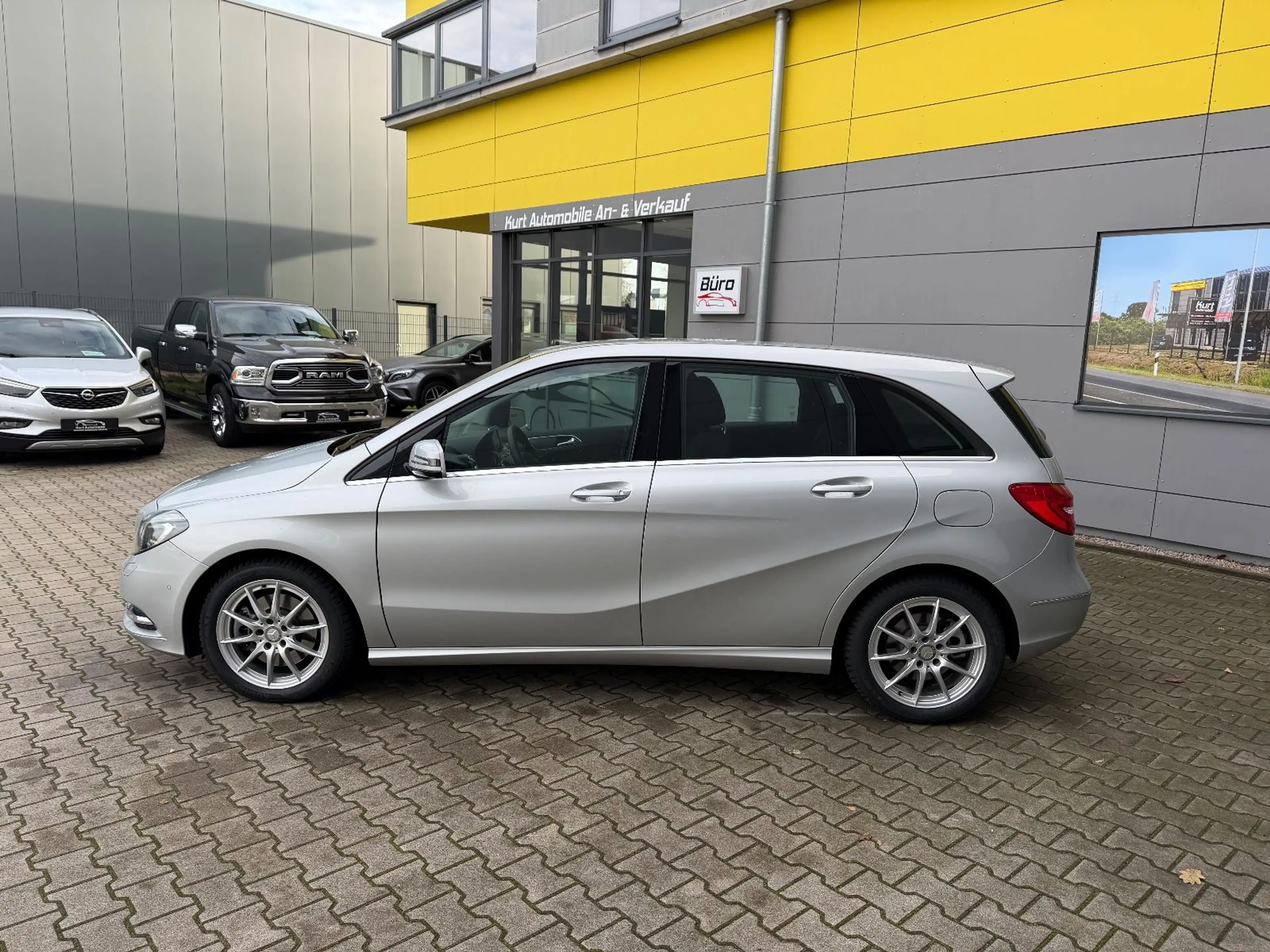 Mercedes-Benz B 250 B B 250/SHZ/AUTOMATIK/ALU/18000KM — photo 3