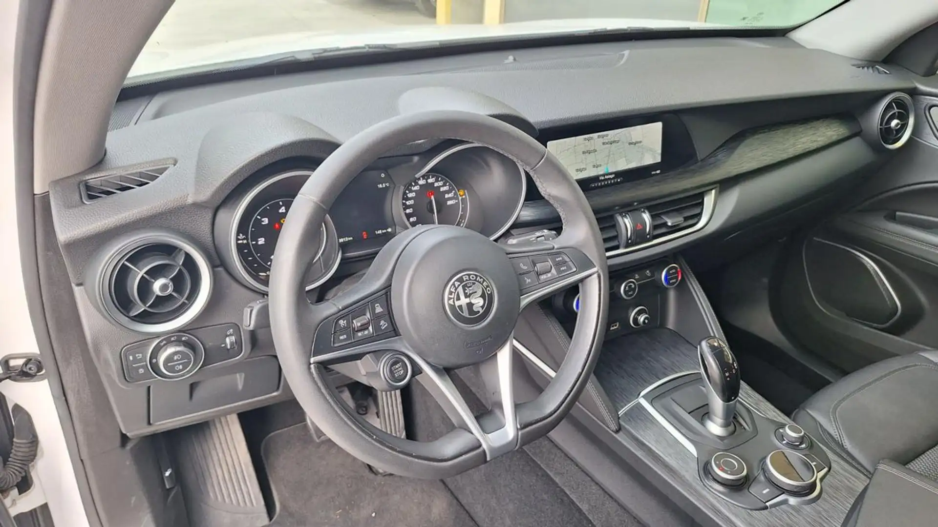 Alfa Romeo Stelvio 2.2 Turbodiesel 210 CV AT8 Q4 B-Tech N°FZ640 Weiß - 2