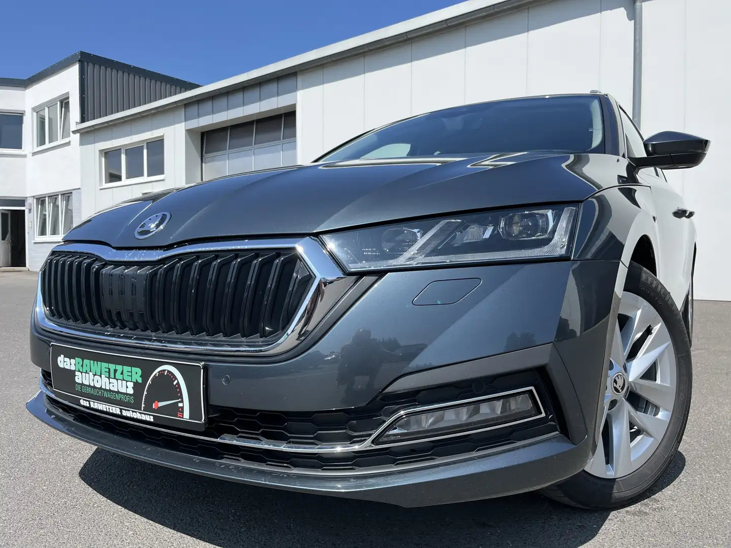 Skoda Octavia Combi 2.0 TDI DSG Style First Edition 150€ m. 20 Gris - 1