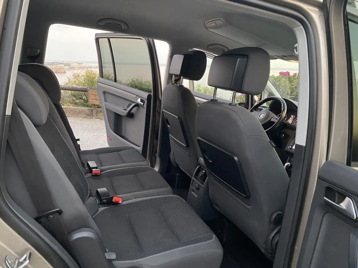 Volkswagen Touran 1.6TDI Advance BMT DSG 105 Beige - 2