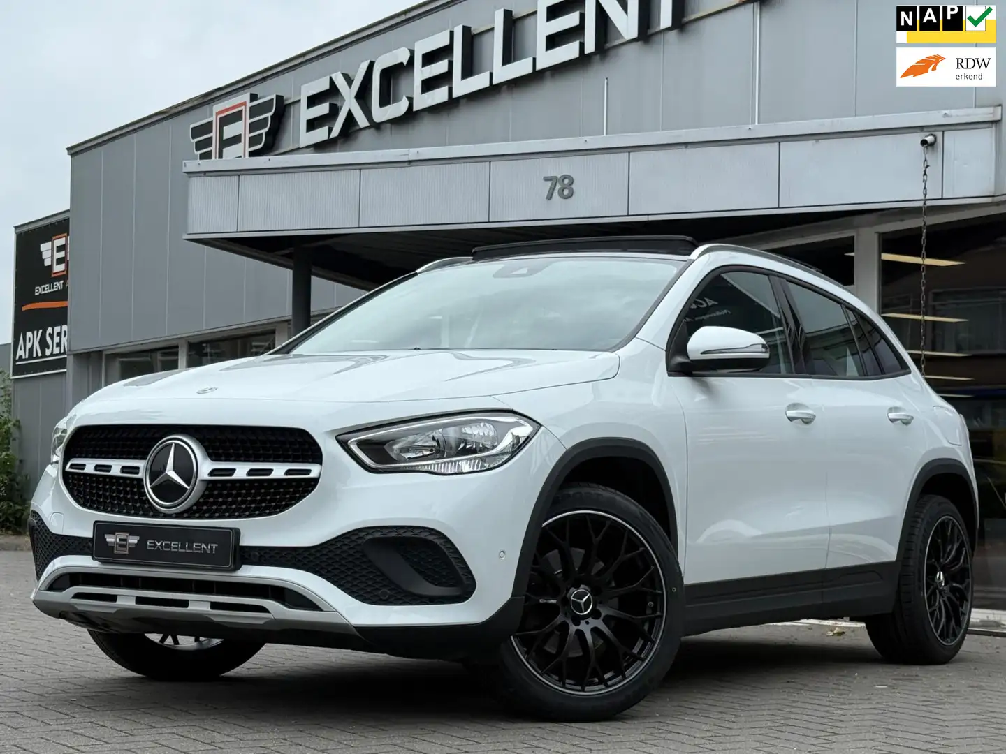 Mercedes-Benz GLA 200 Business Solution | Panoramadak Wit - 1