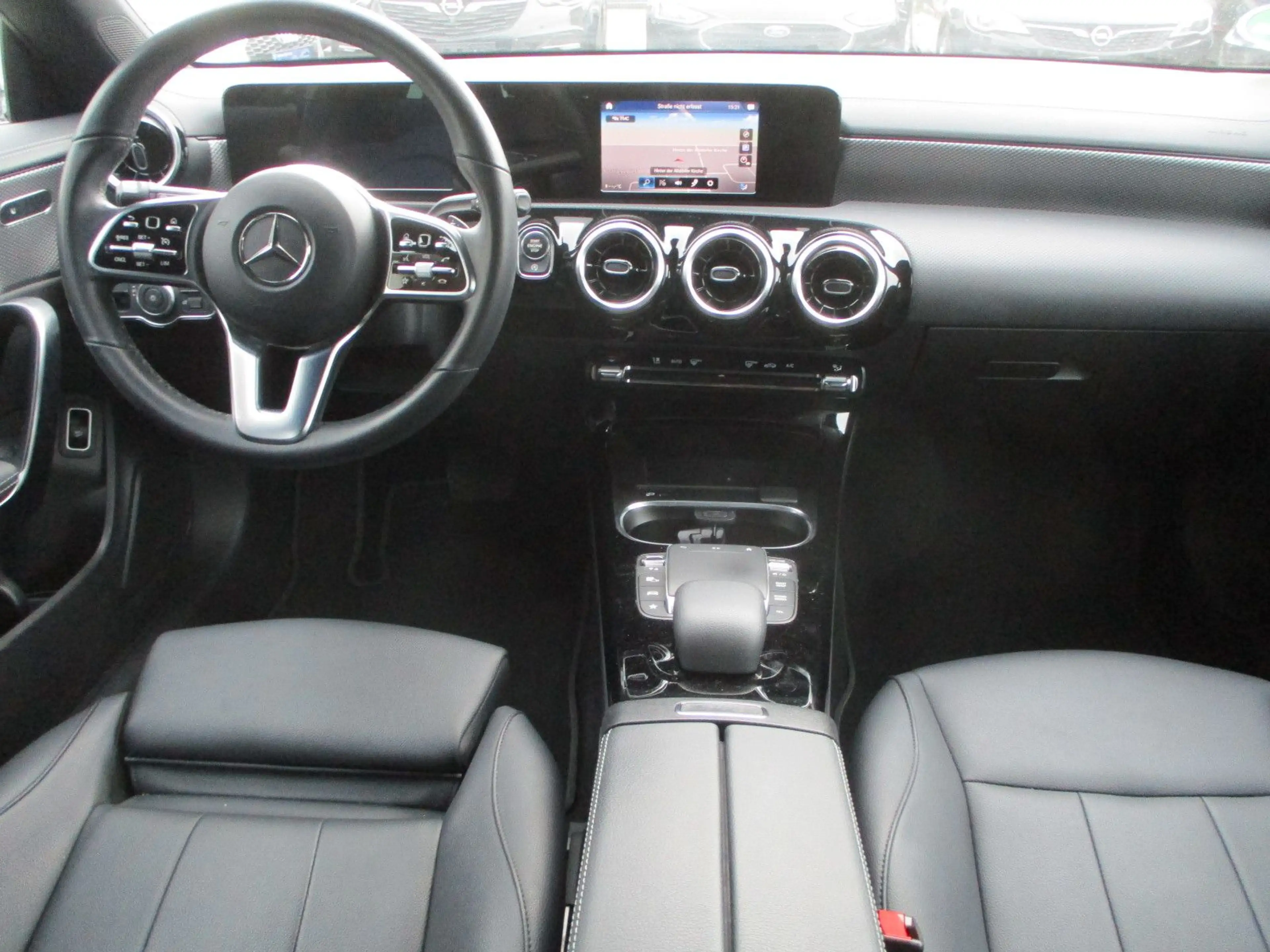 Mercedes-Benz CLA 200 CLA 200 d NAVI LEDER KAMERA TOTW LED SPURH PDC — photo 3