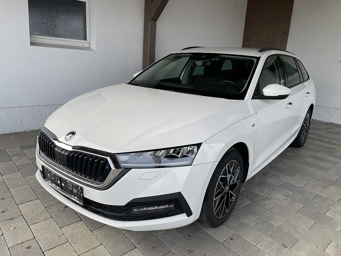 Skoda Octavia Combi 2,0 TDI DSG-LED-AHV-NAVI-ACC-VIRTUAL-ALUB... Weiß - 2
