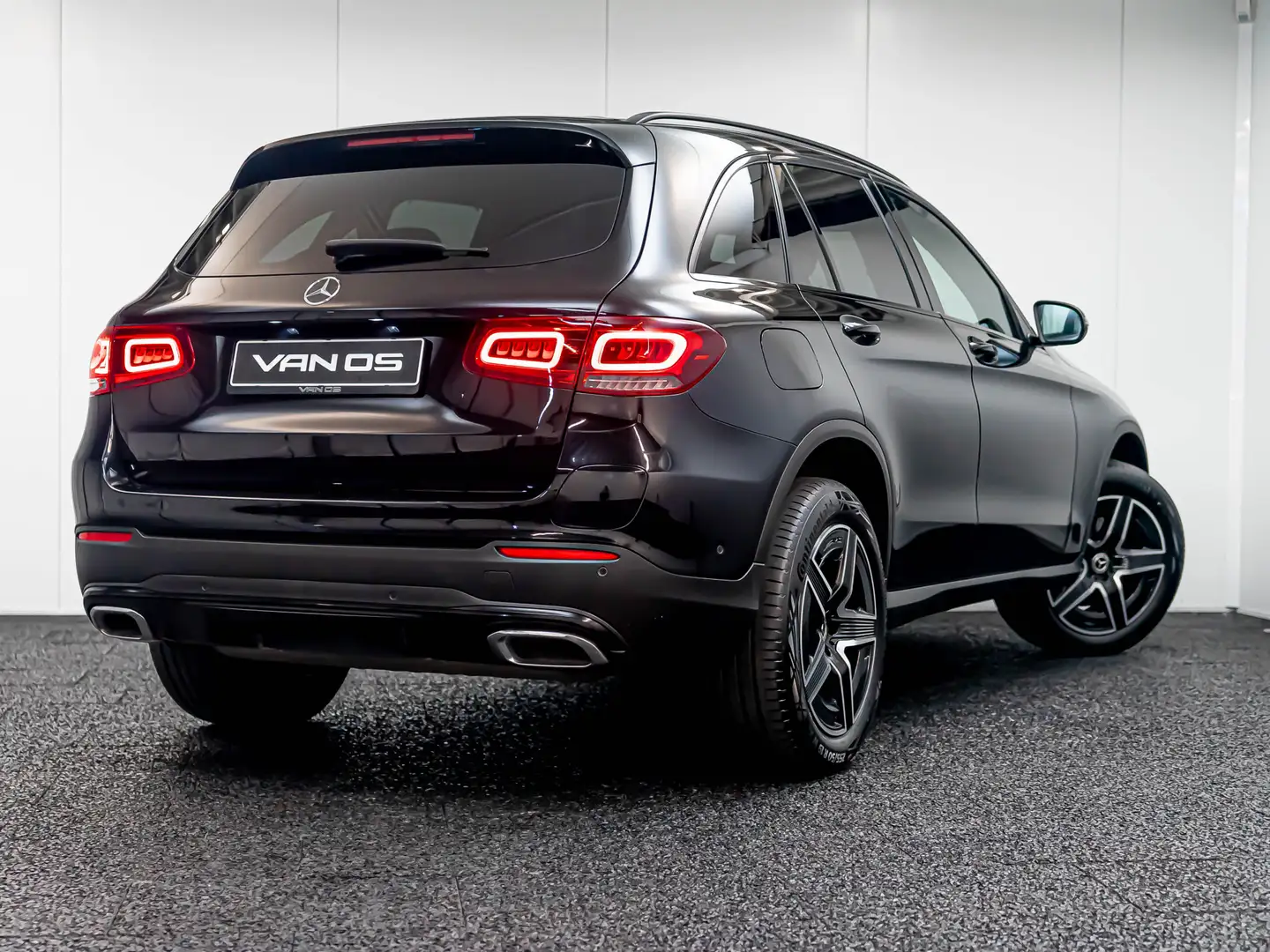 Mercedes-Benz GLC 300 GLC 300e 4MATIC AMG Line | NIGHT | Pano | Trekhaak Zwart - 2