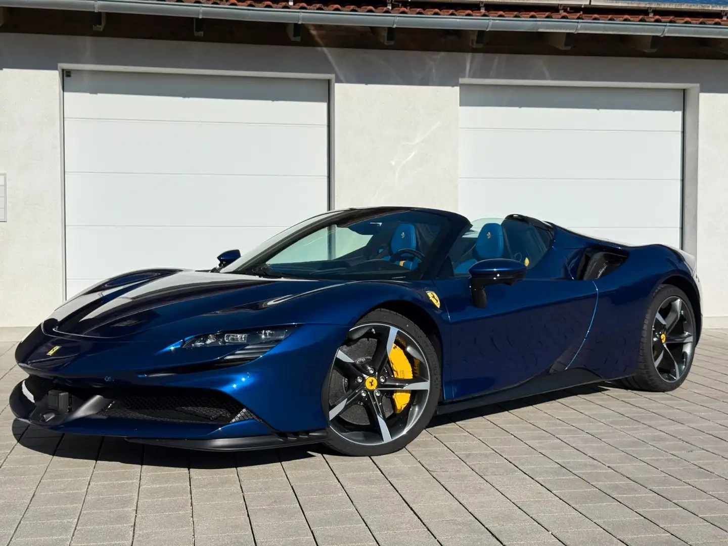 Ferrari SF90 Spider SPECIAL COLOUR **CUSTOM MADE ** Azul - 1