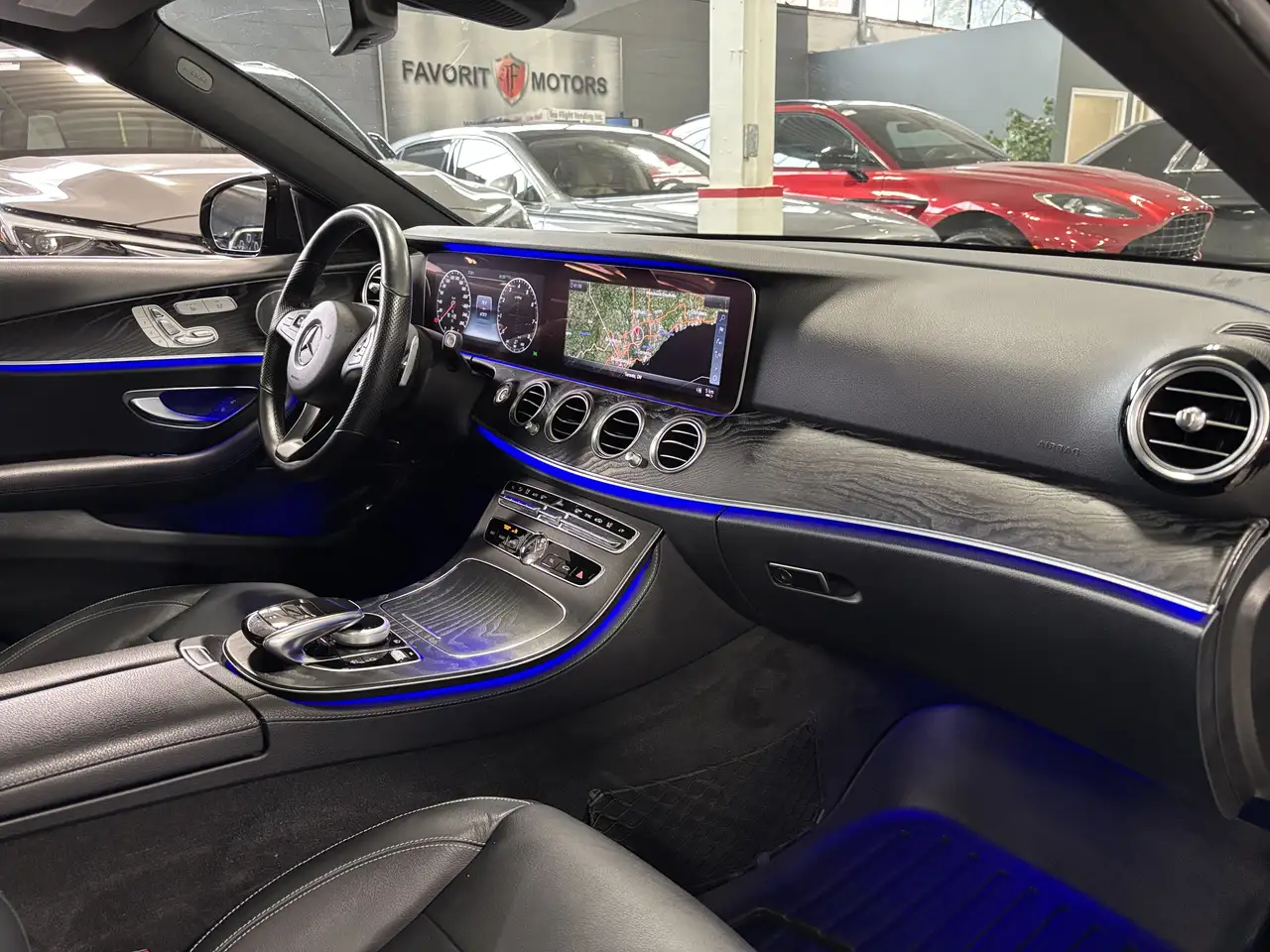 Mercedes-Benz E-Class снимка Mercedes-Benz E-Class