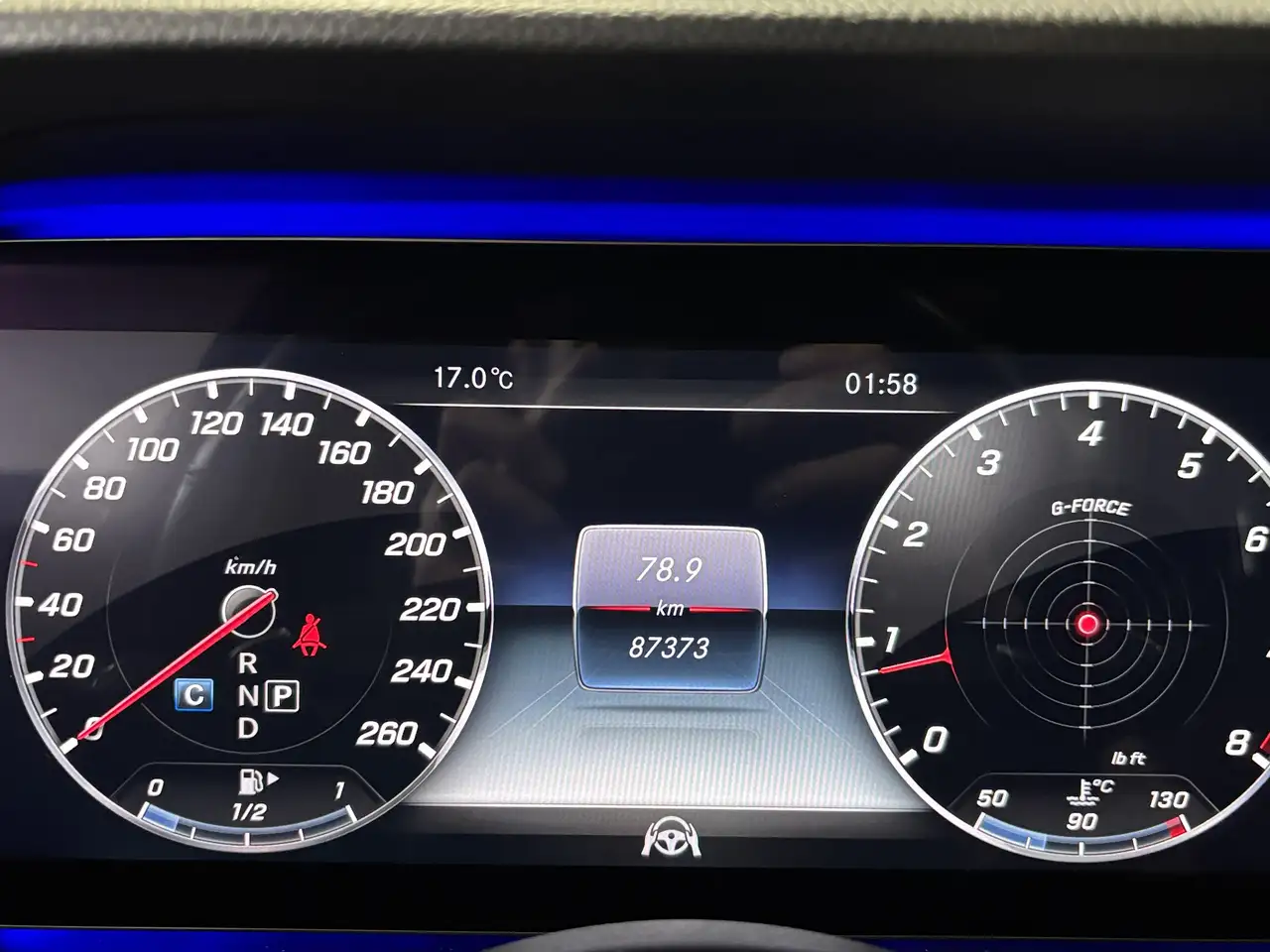 Mercedes-Benz E-Class снимка Mercedes-Benz E-Class