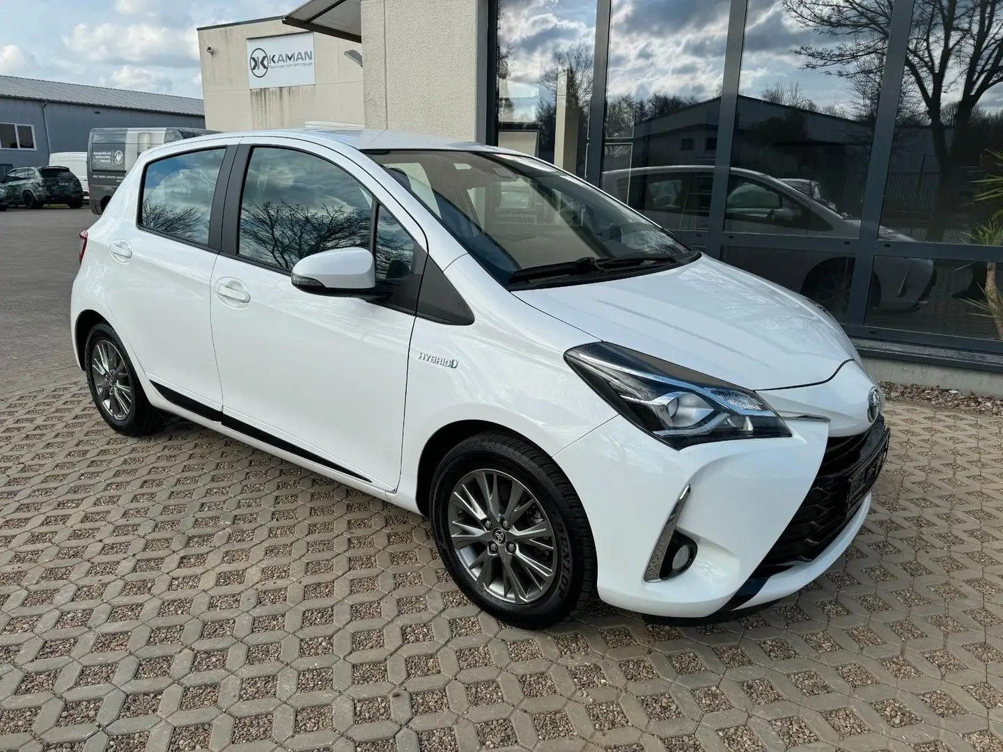 Toyota Yaris Hybrid Style Selection Weiß - 1