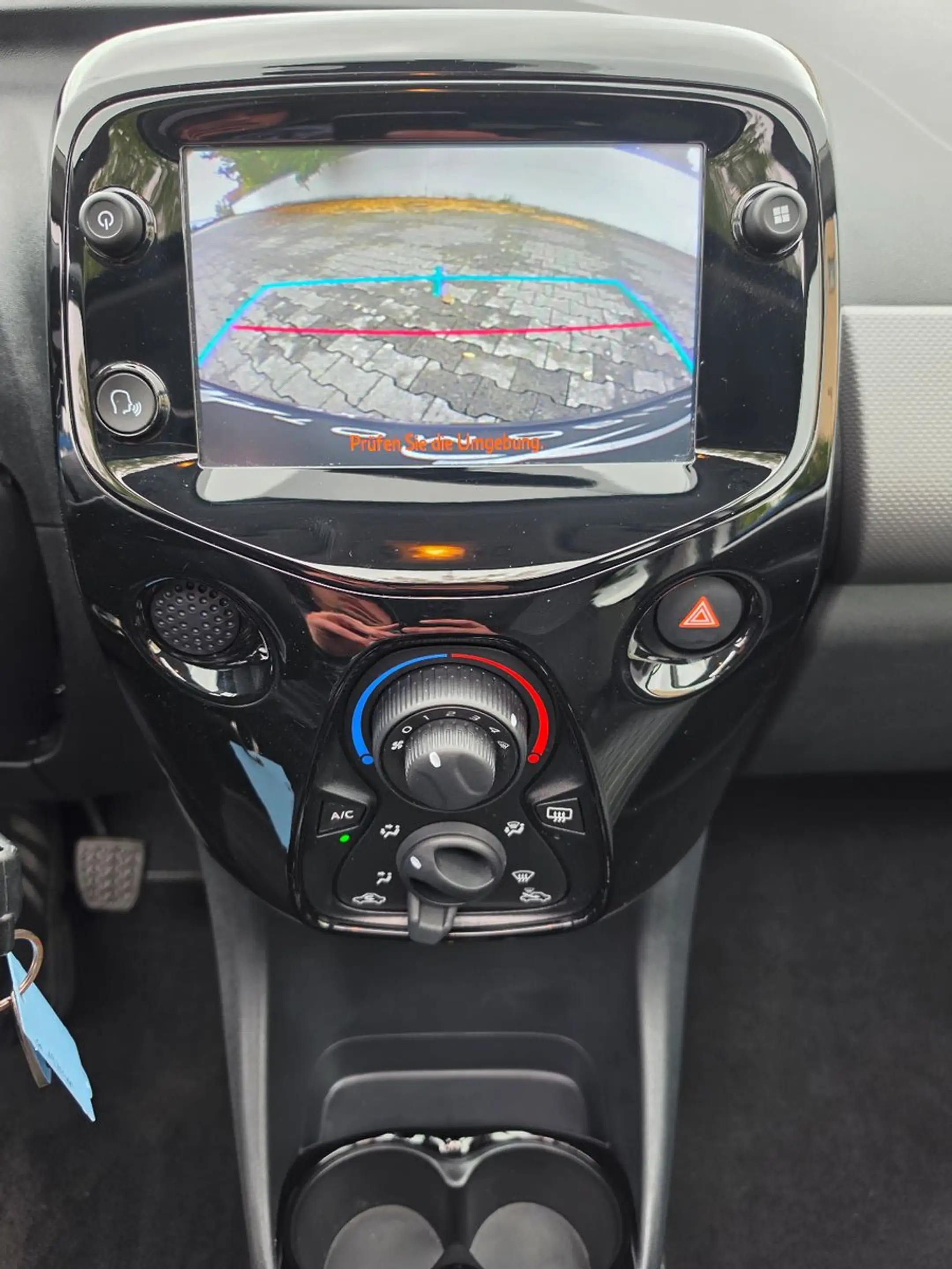 Peugeot 108 TOP! Style VTi 72 STOP & START — photo 15
