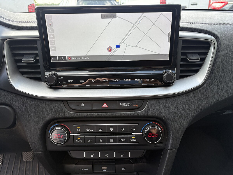 Kia Ceed / cee'd ceed 1,0 TGDI ISG Silber — photo 11