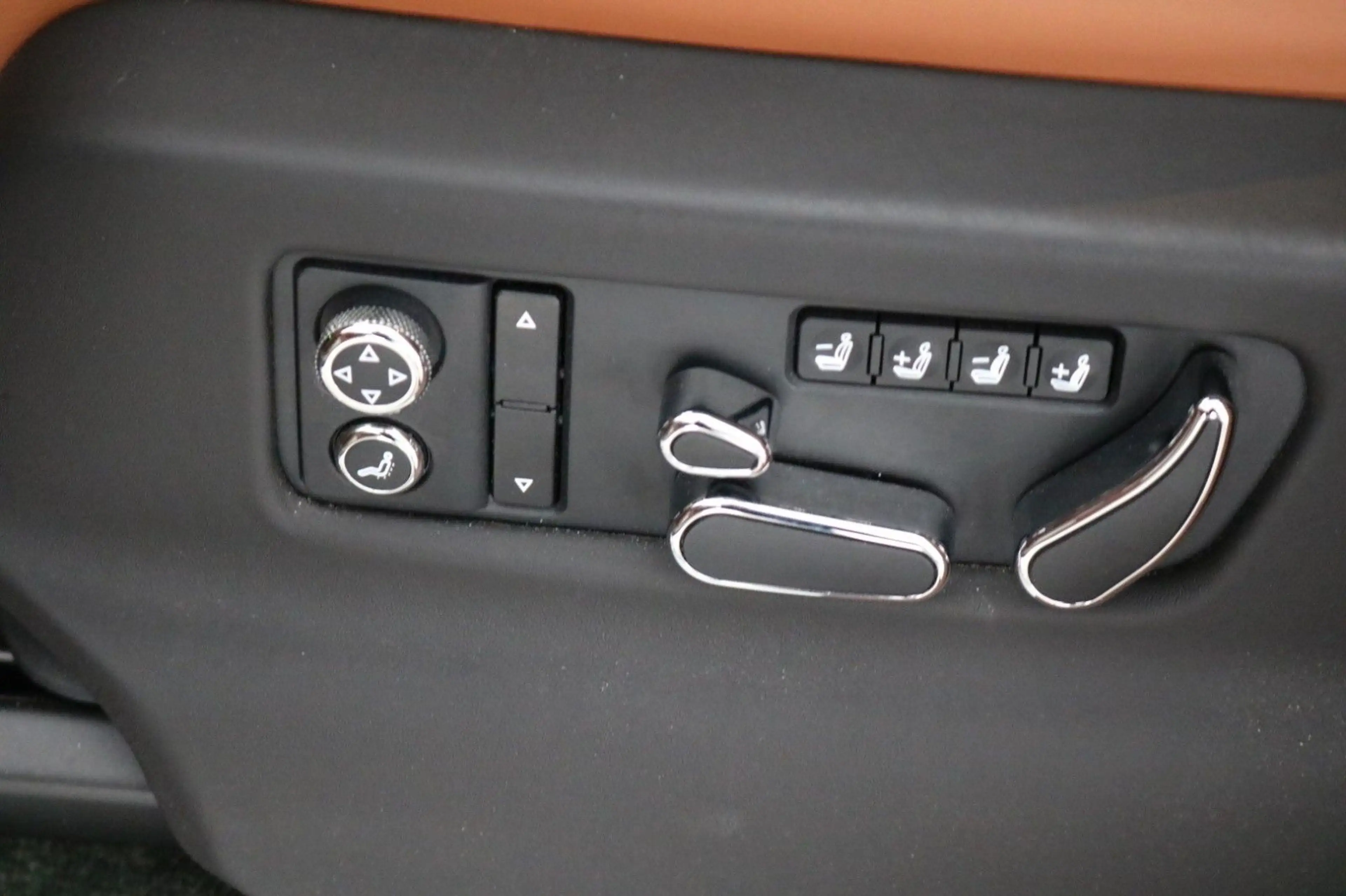 Bentley Bentayga 3.0 Hybrid 4WD Autom. — photo 13