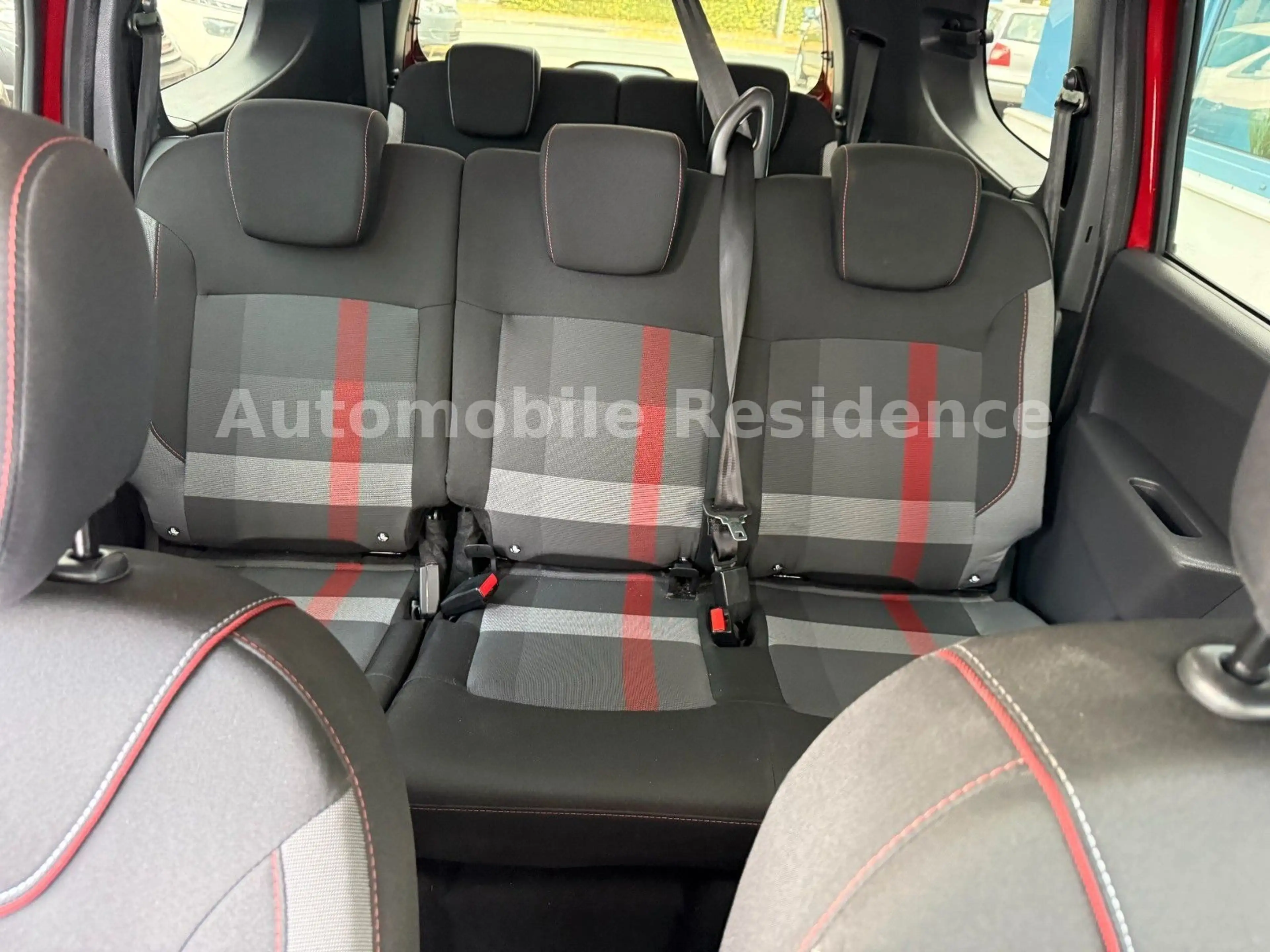 Dacia Lodgy TCe 130 Stepway 1.3*NAVI*7SITZ*AHK*PDC*SHZ — photo 14