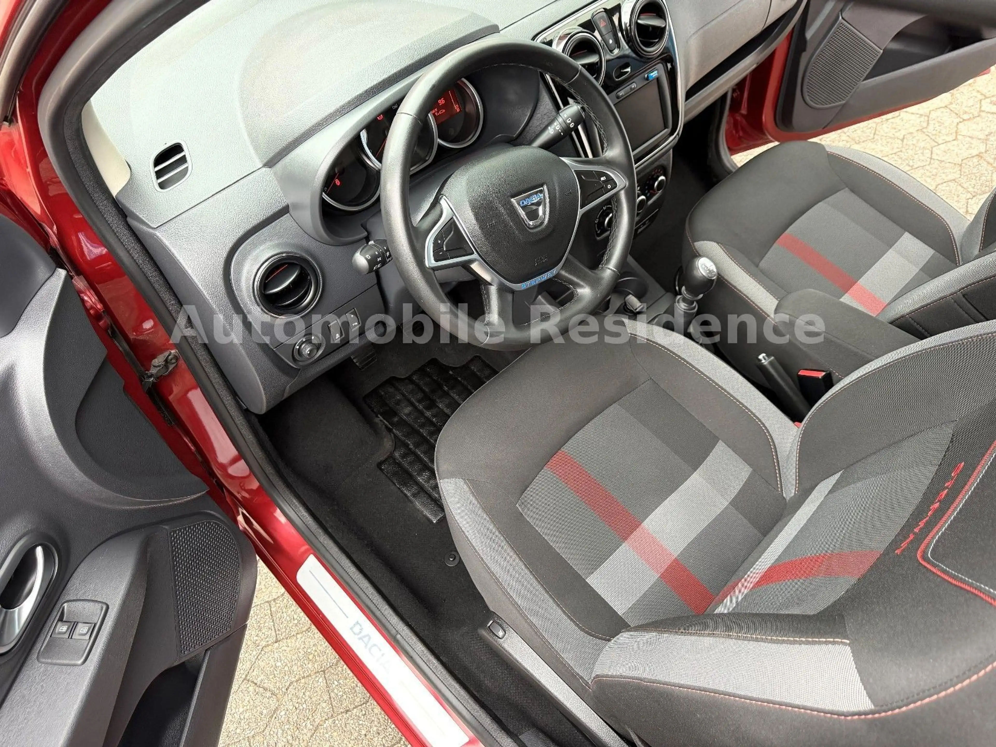 Dacia Lodgy TCe 130 Stepway 1.3*NAVI*7SITZ*AHK*PDC*SHZ — photo 8
