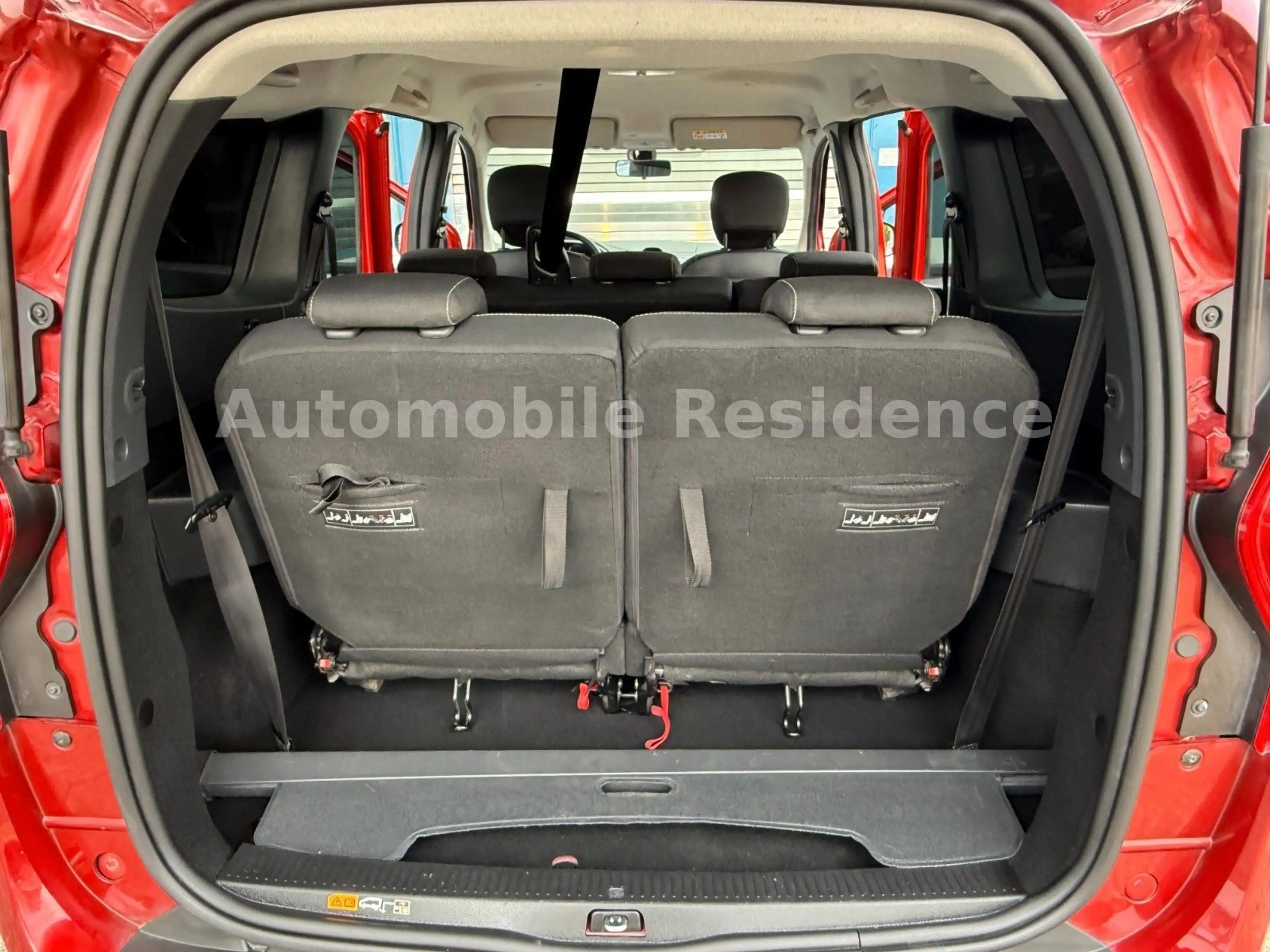 Dacia Lodgy TCe 130 Stepway 1.3*NAVI*7SITZ*AHK*PDC*SHZ — photo 13