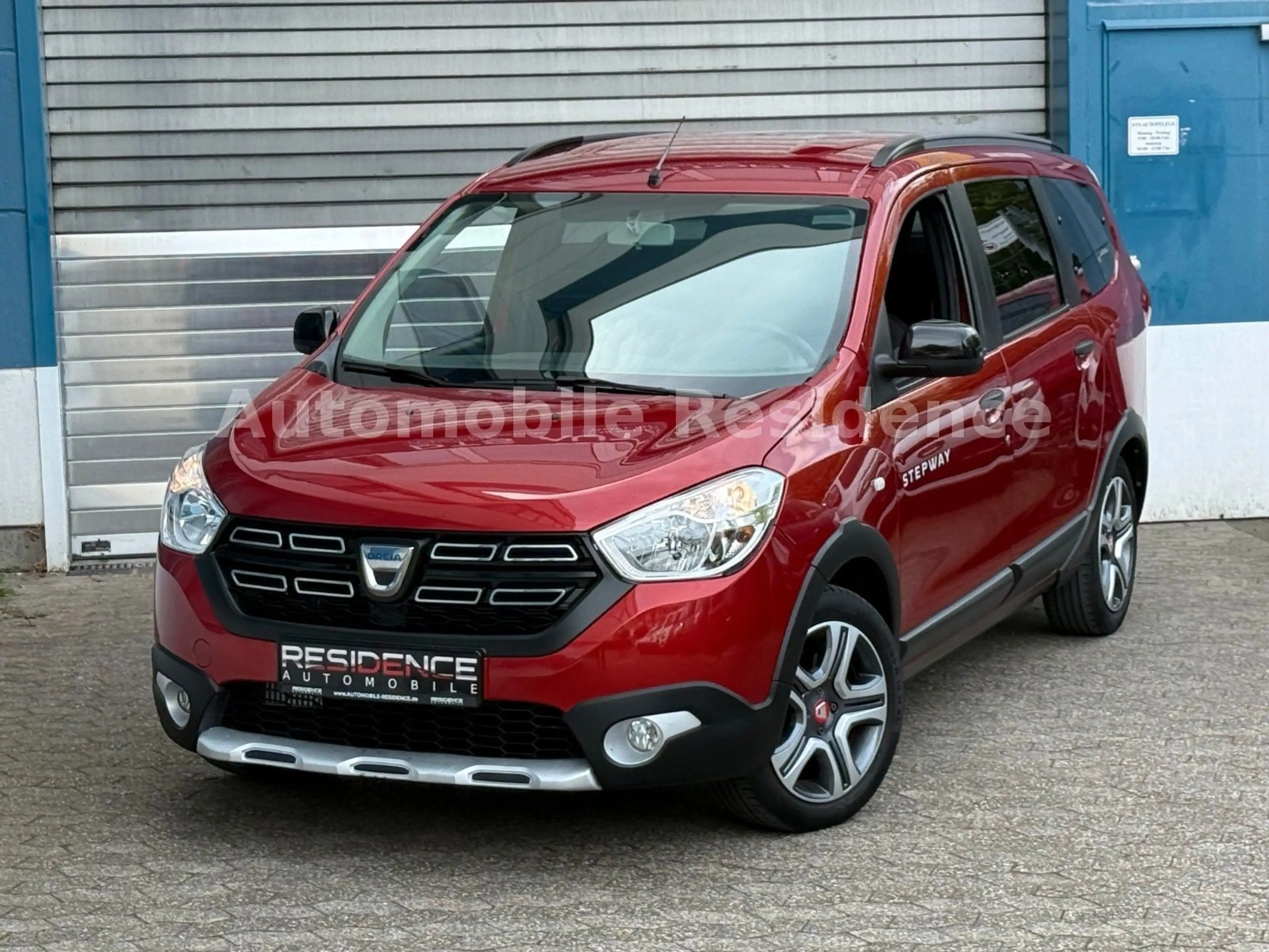 Dacia Lodgy TCe 130 Stepway 1.3*NAVI*7SITZ*AHK*PDC*SHZ — photo 2