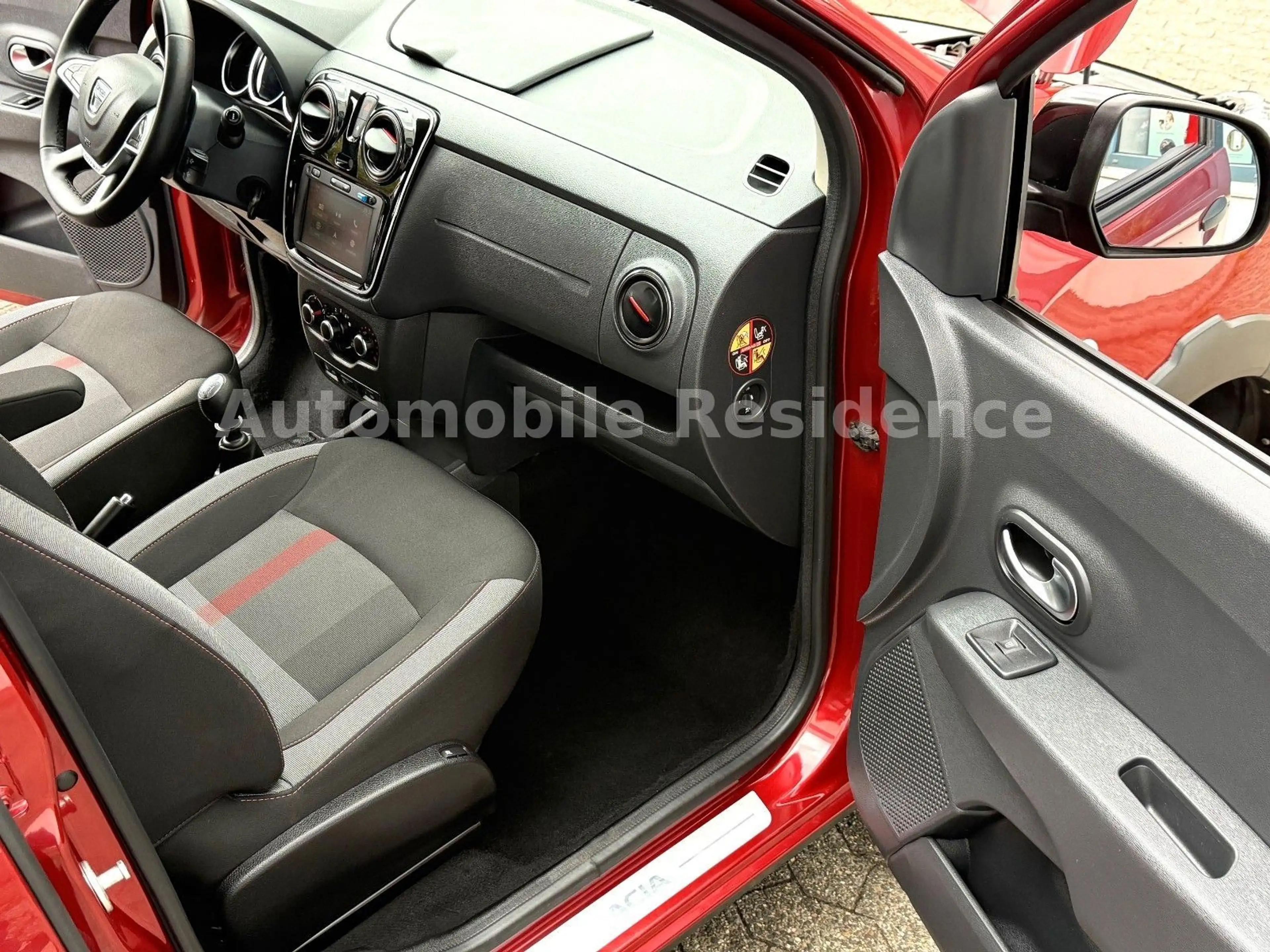 Dacia Lodgy TCe 130 Stepway 1.3*NAVI*7SITZ*AHK*PDC*SHZ — photo 9