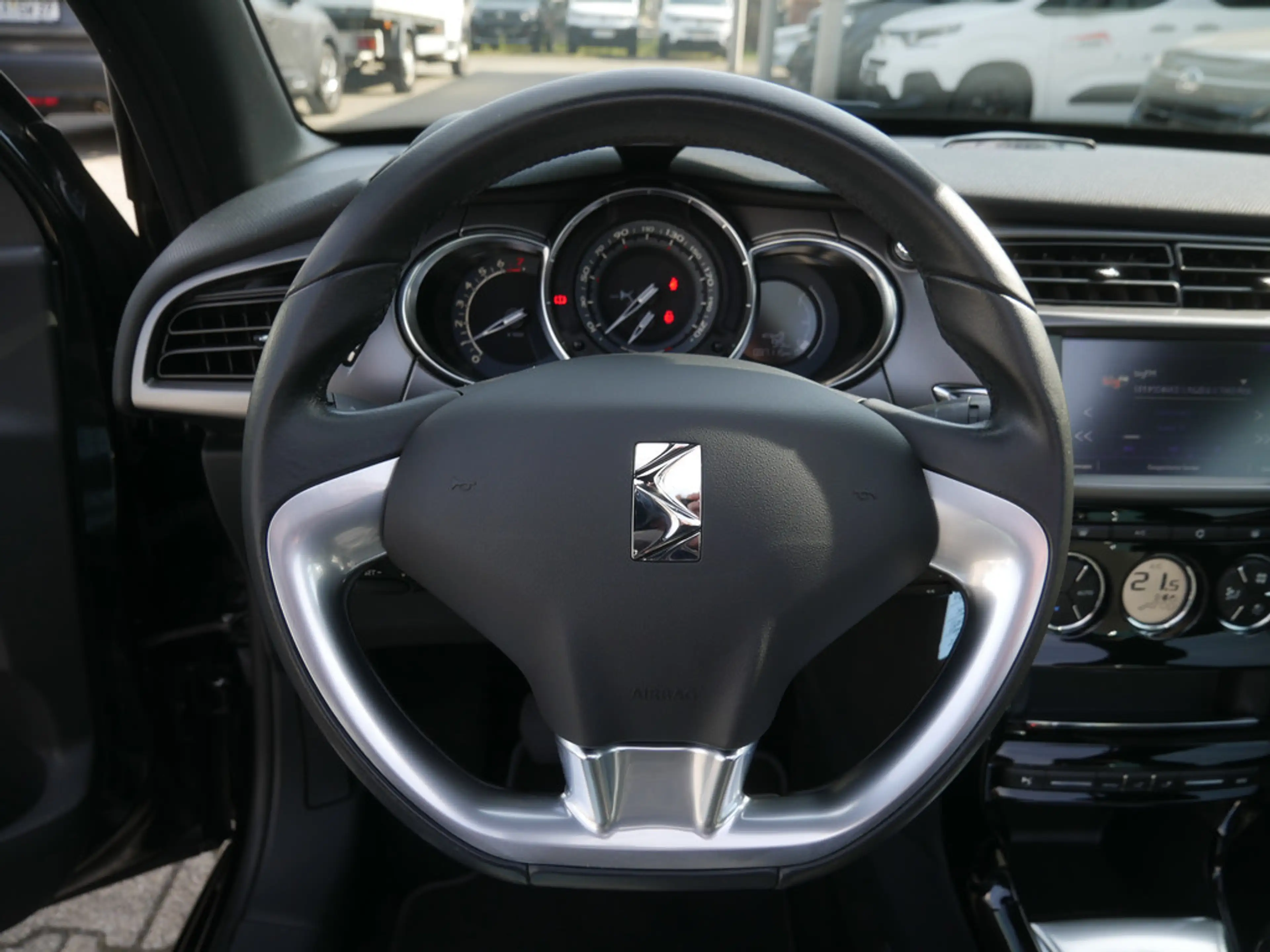DS Automobiles DS 3 Cabrio THP 165 SoParis KAMERA NAVI LED — photo 7