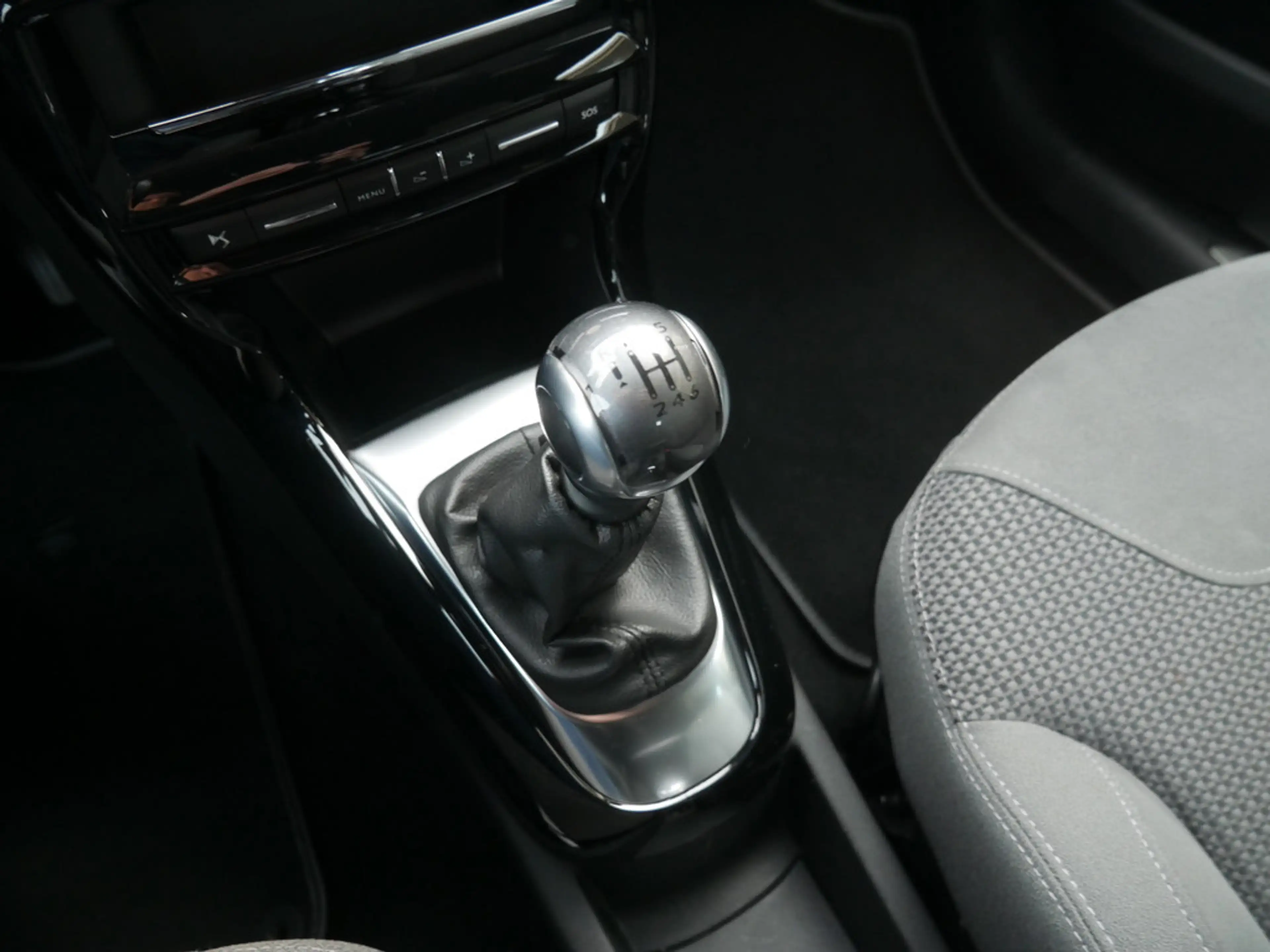 DS Automobiles DS 3 Cabrio THP 165 SoParis KAMERA NAVI LED — photo 12